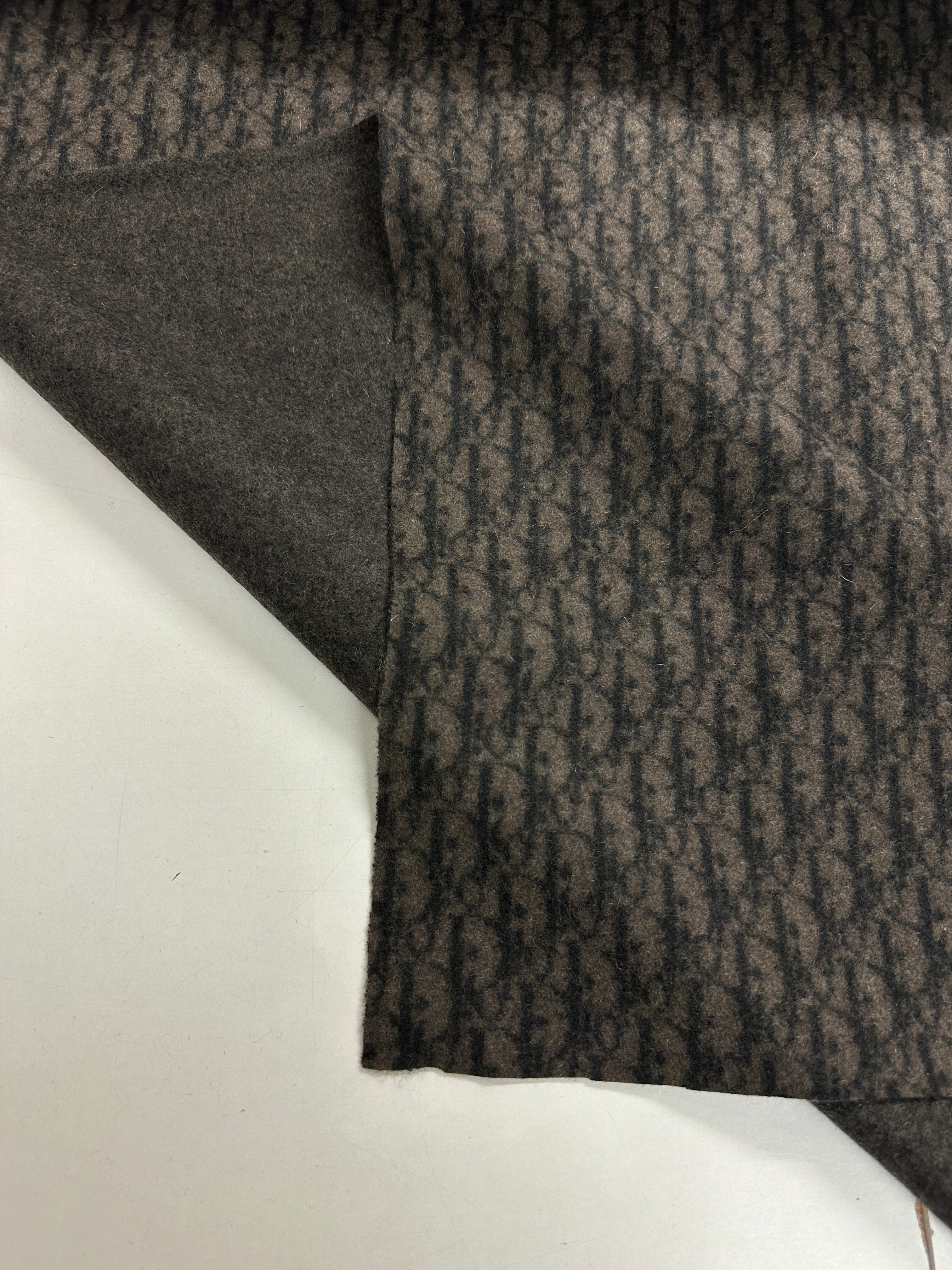 No. 1872 Doubleface chocolate Kaschmir D*or