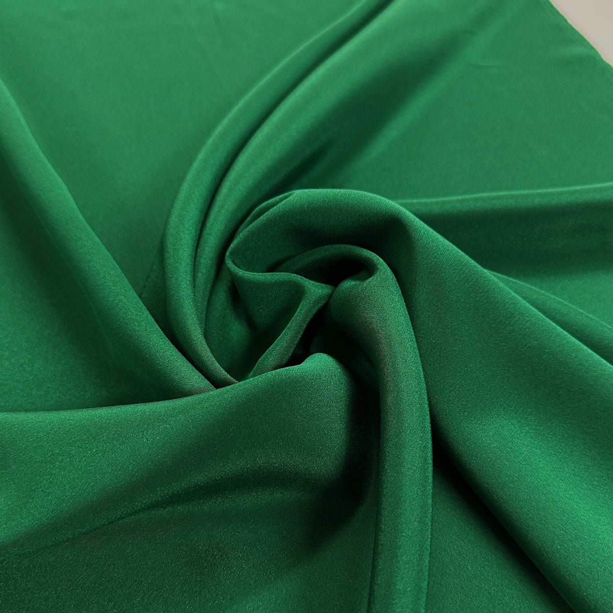 No. 2154 Seidensatin Stretch grün