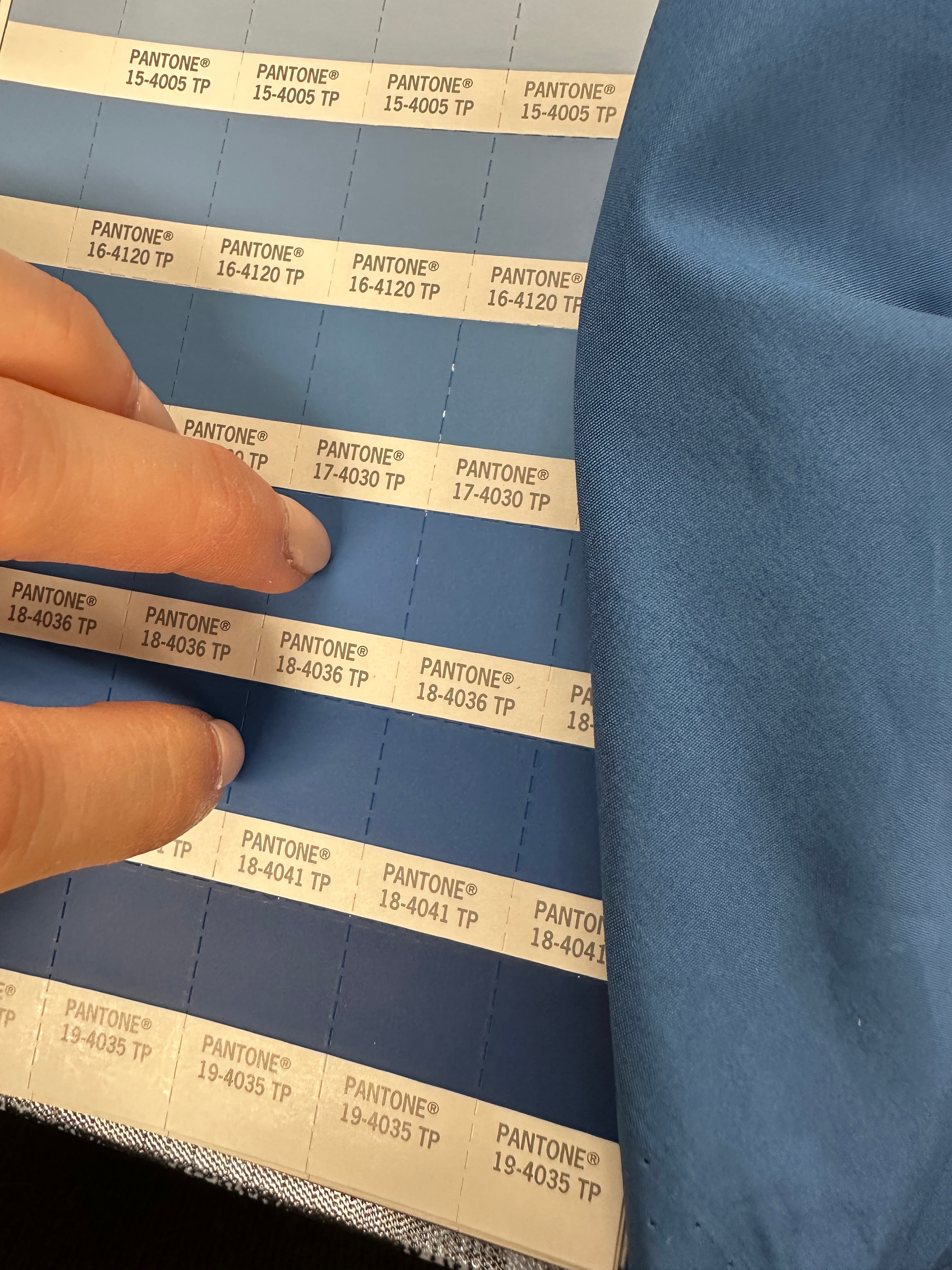 No. 2045 Baumwoll-Poplin mittelblau