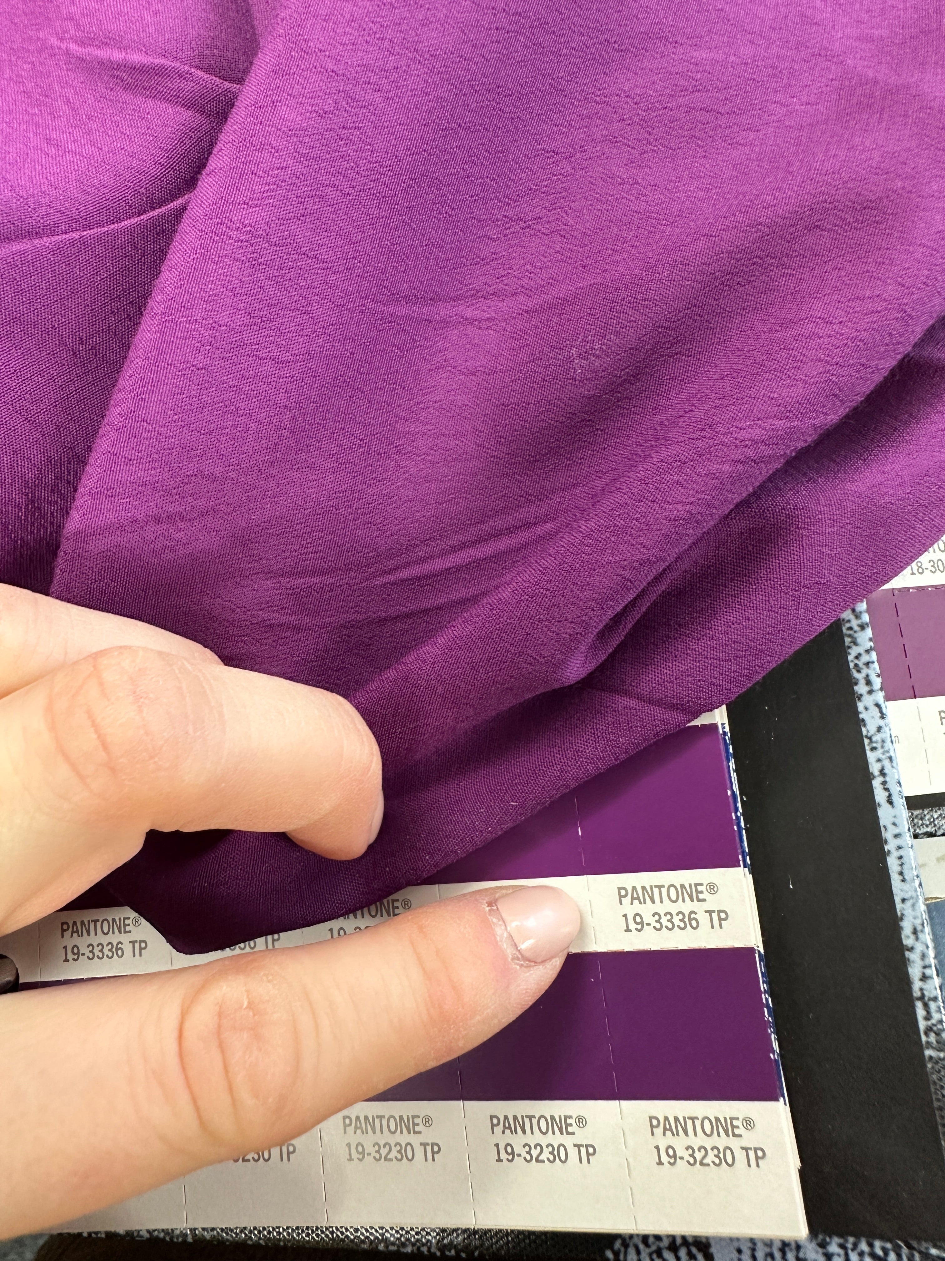No. 2057 Viskose-Crepe lila