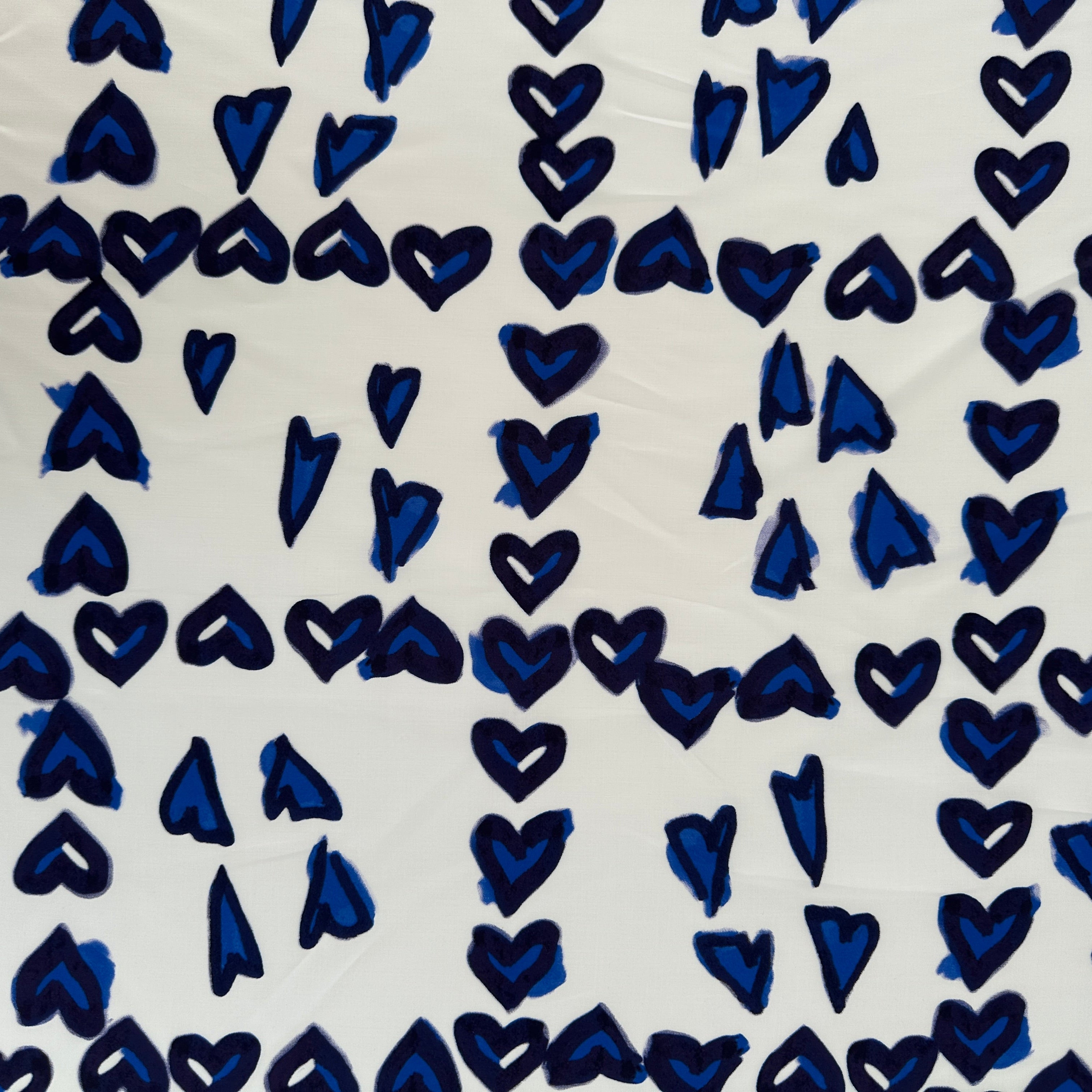 No. 1606 Viskose Druck blaue Herzchen mit Borte