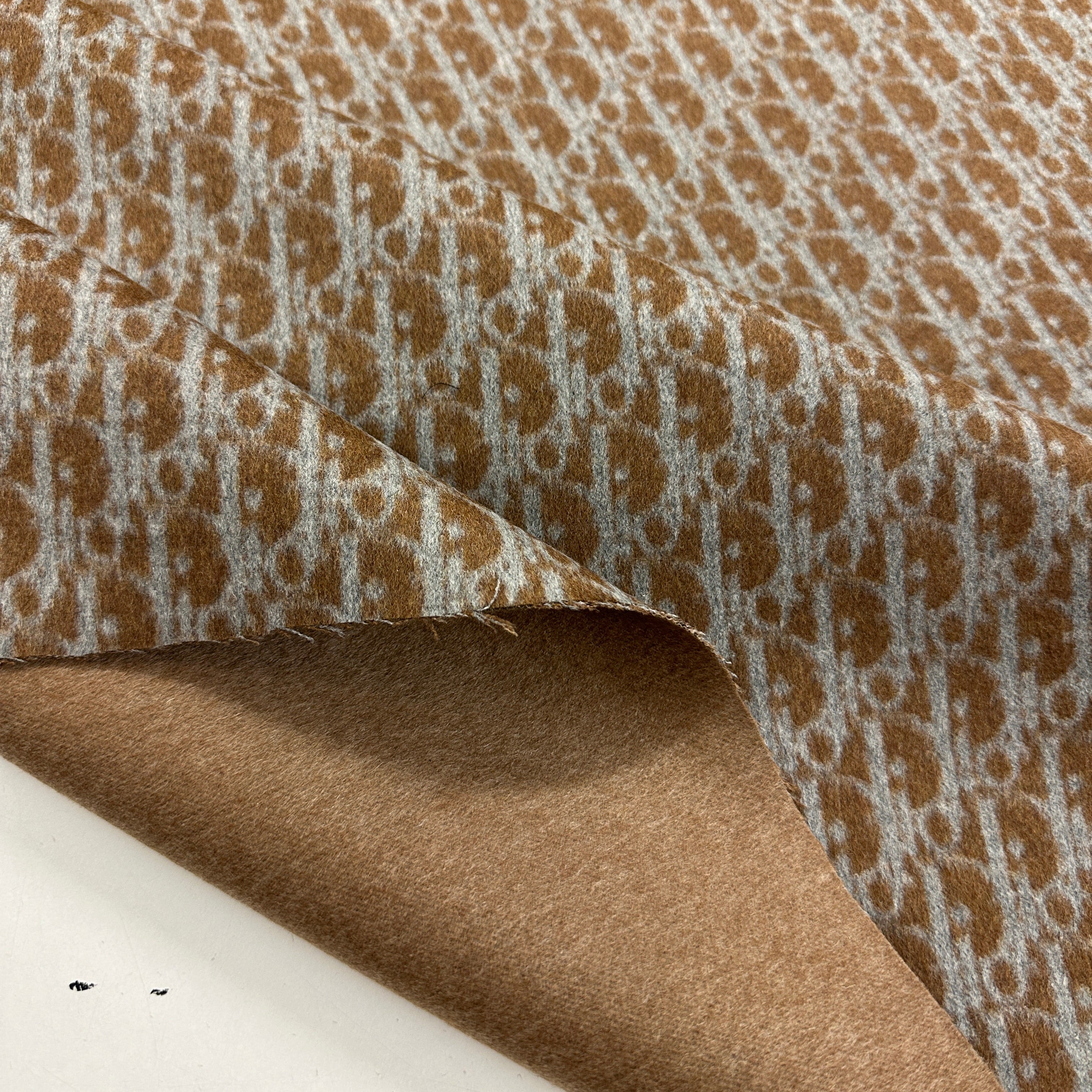 No. 1870 Doubleface Schurwolle camel D*or