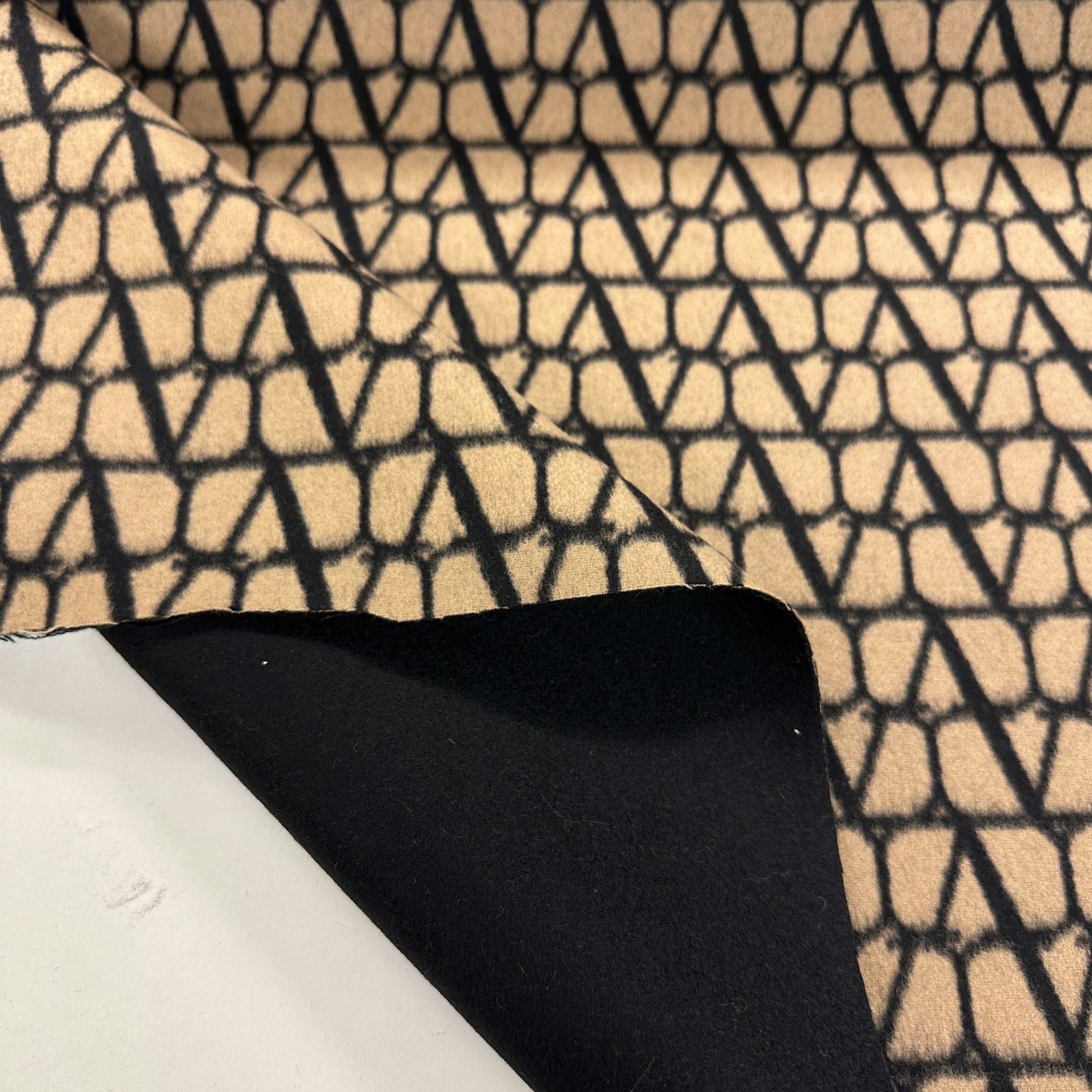 No. 1932 Doubleface Mantelstoff Iconographic Valent*no