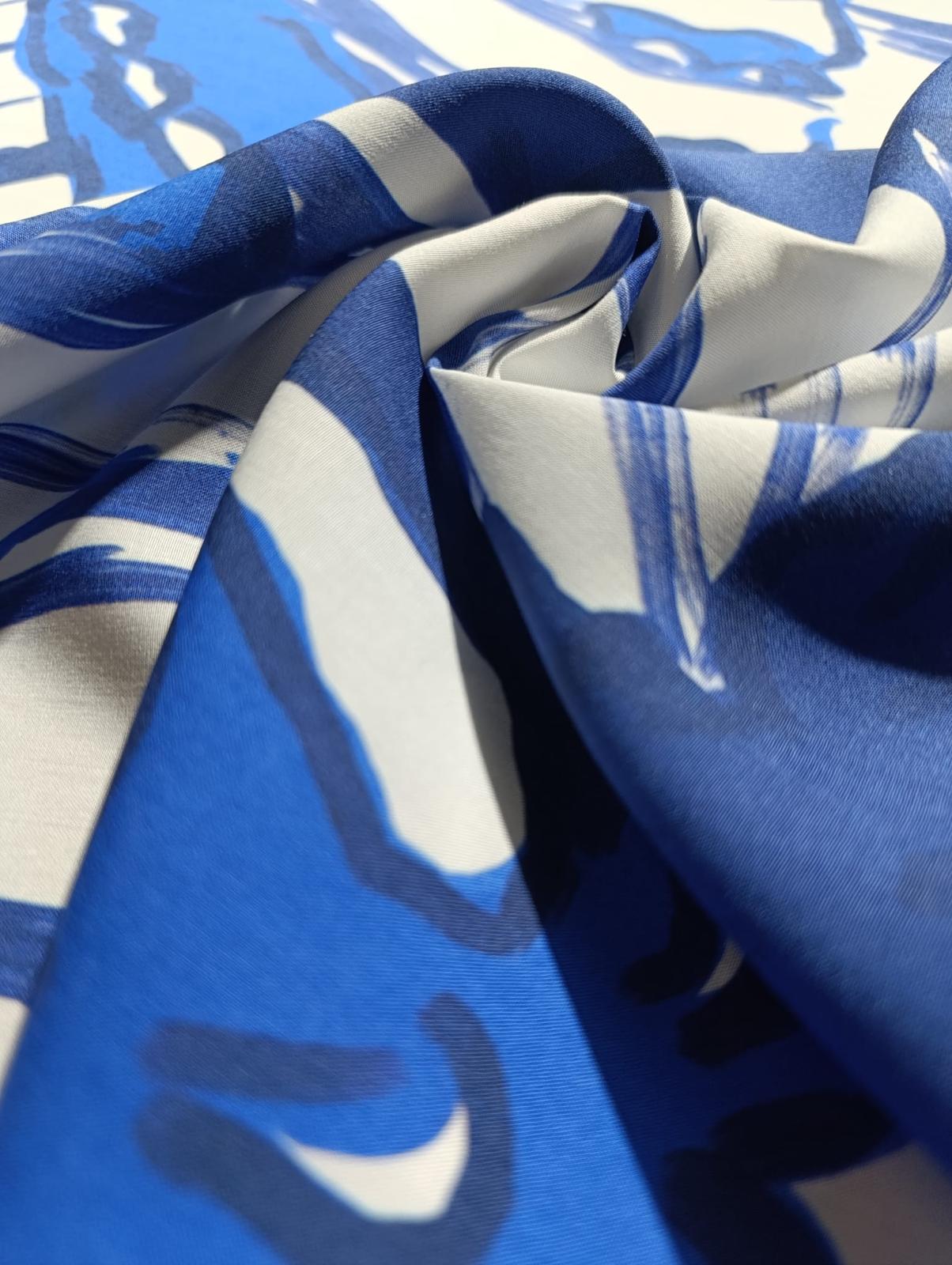 No. 1631 Viskose Druck blaue große Blumen