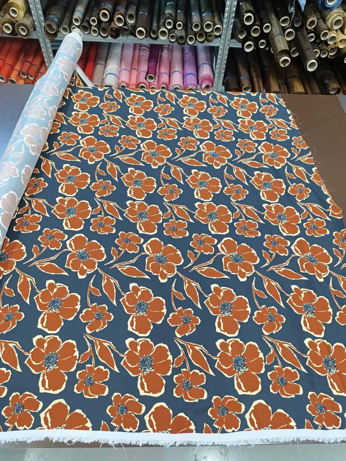 No. 1640 Viskose Druck Blumen dunkelblau braun