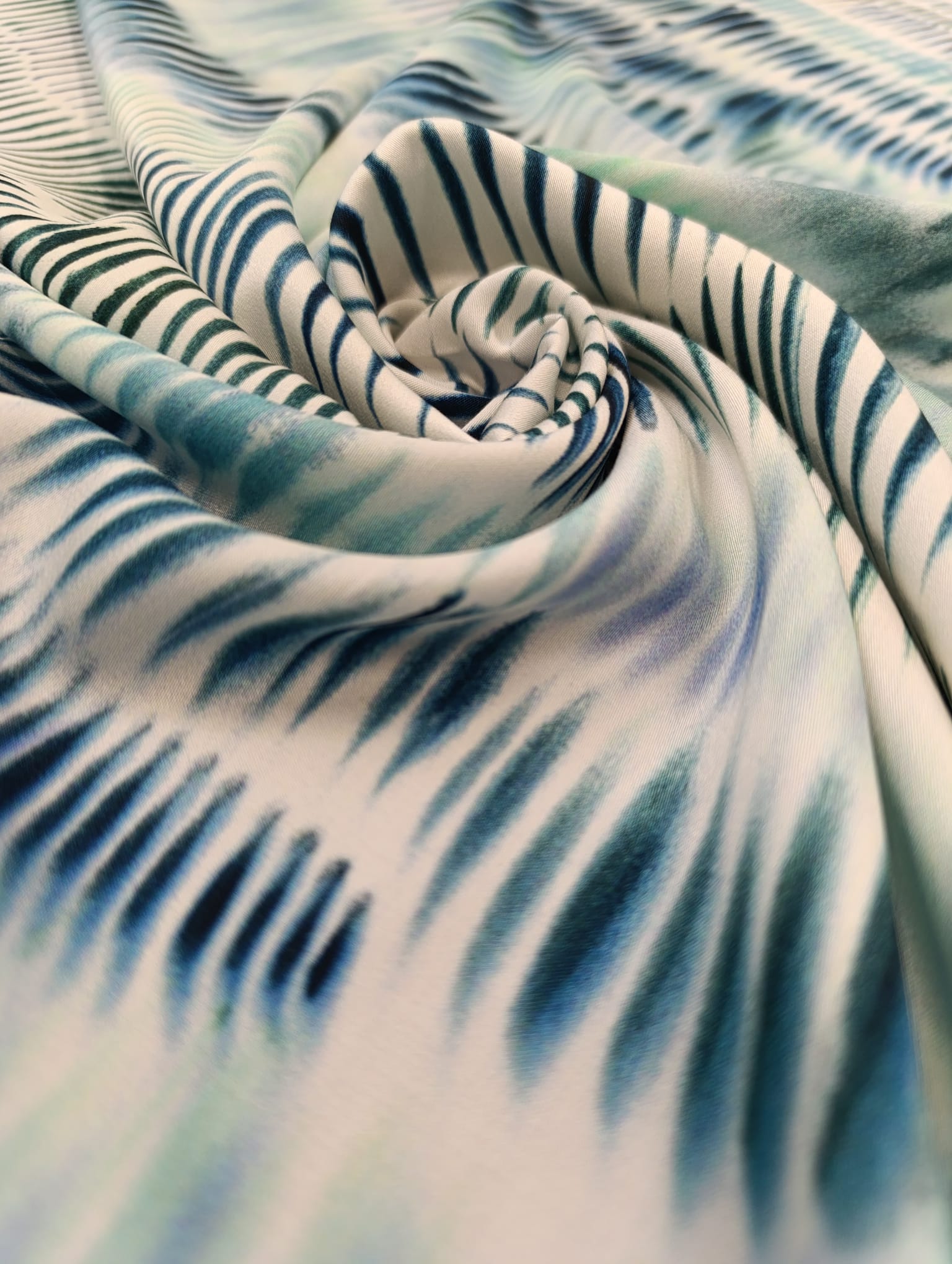 No. 1637 Viskose Druck Abstrakt blau