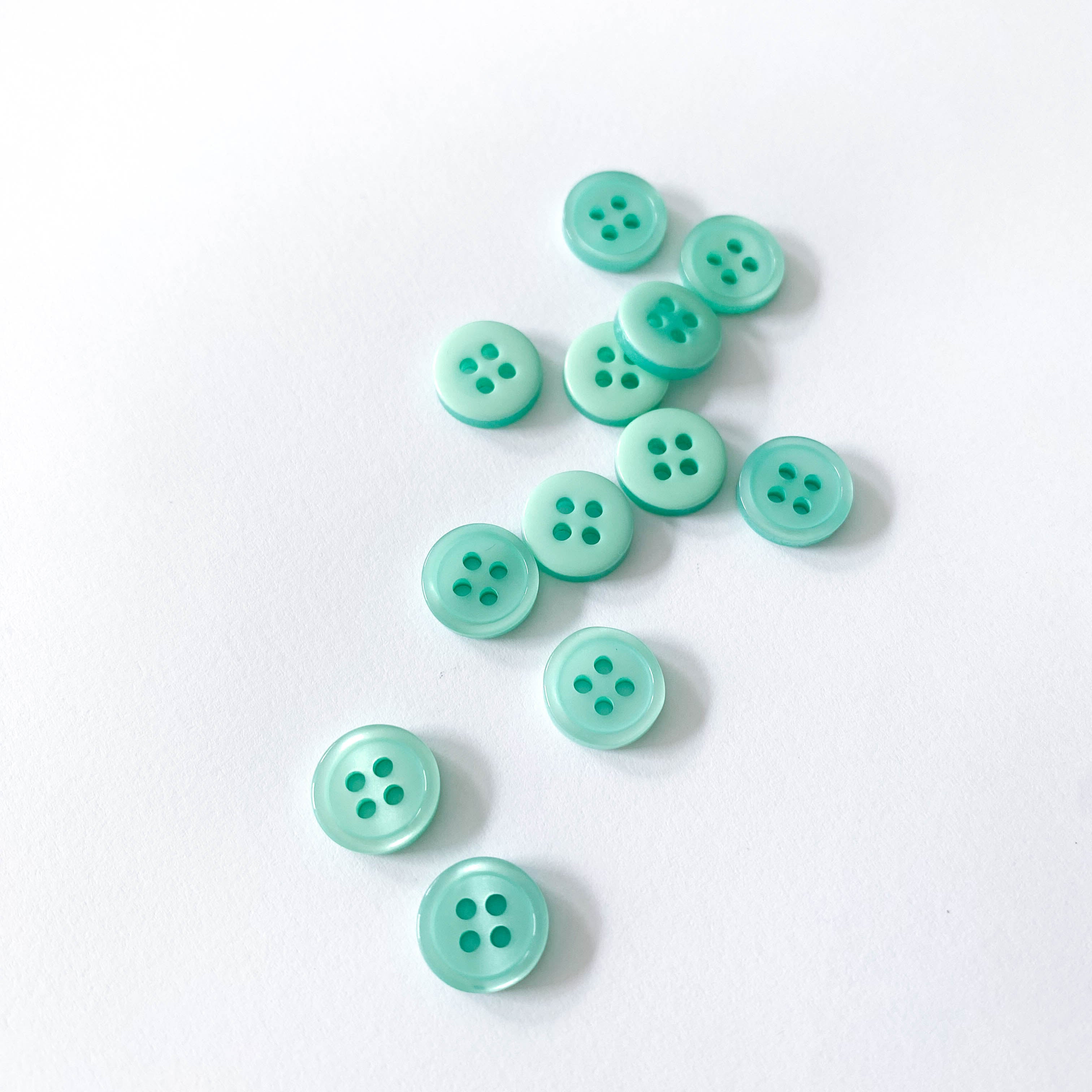 Petits boutons de chemisier 1,1 cm différentes couleurs