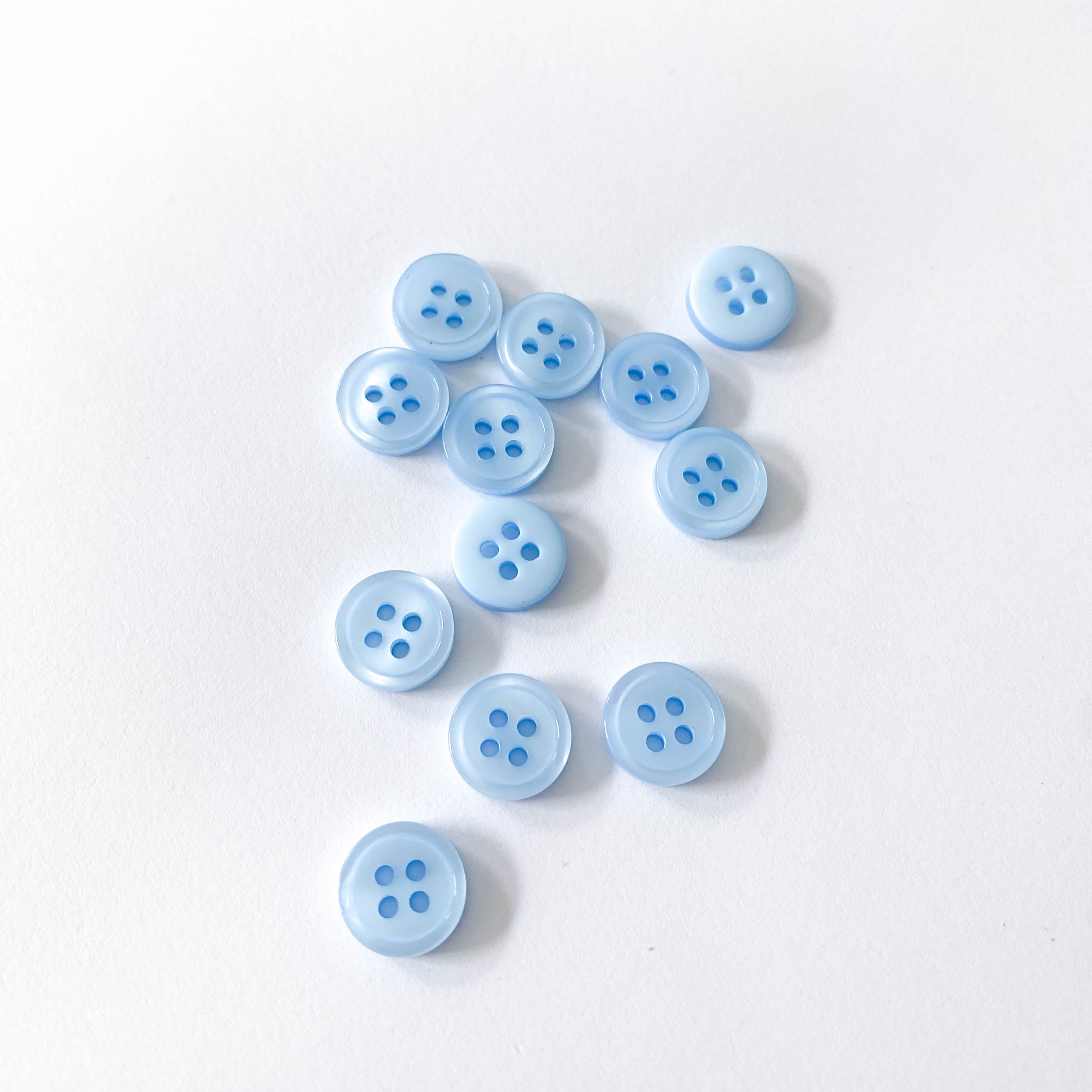 Petits boutons de chemisier 1,1 cm différentes couleurs