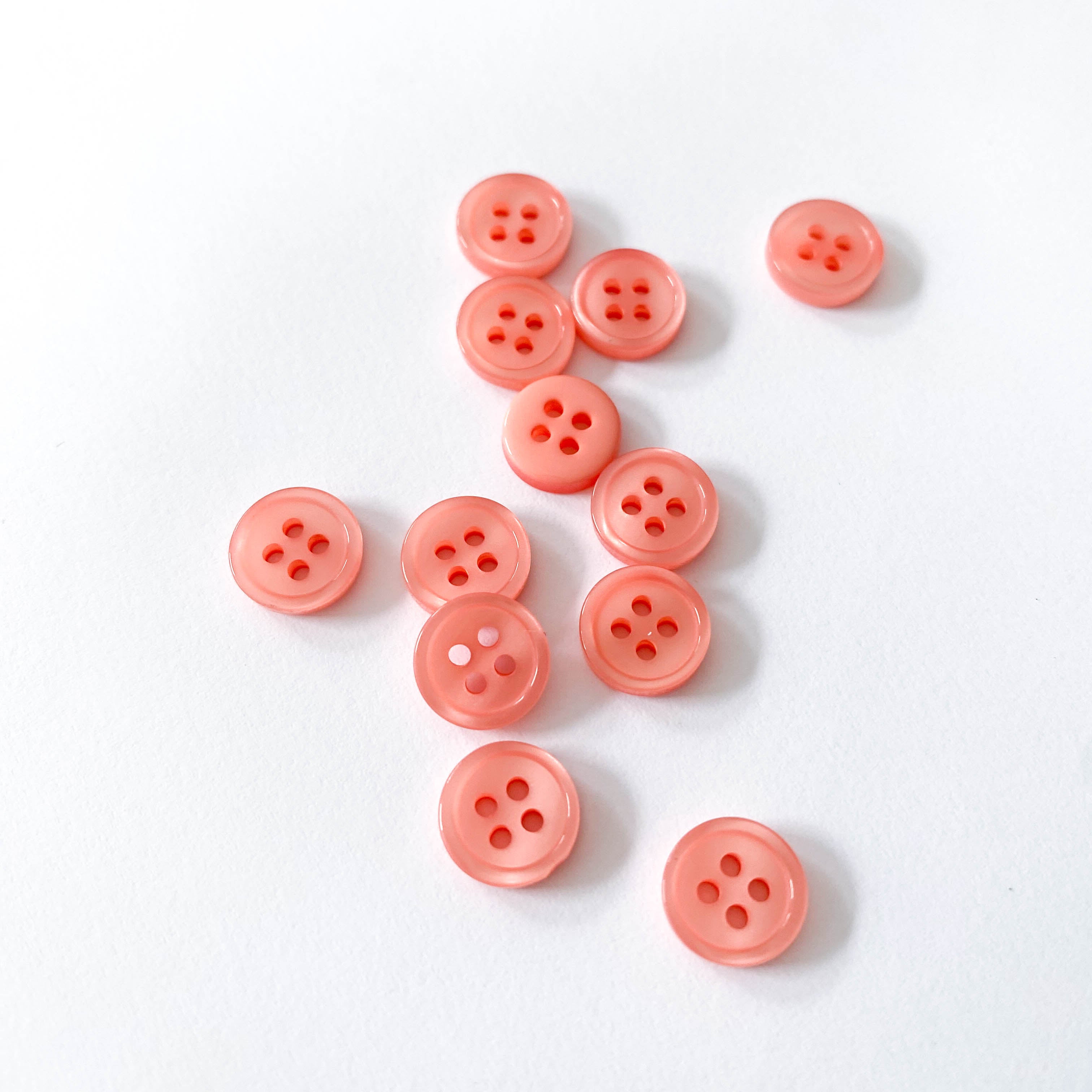 Petits boutons de chemisier 1,1 cm différentes couleurs