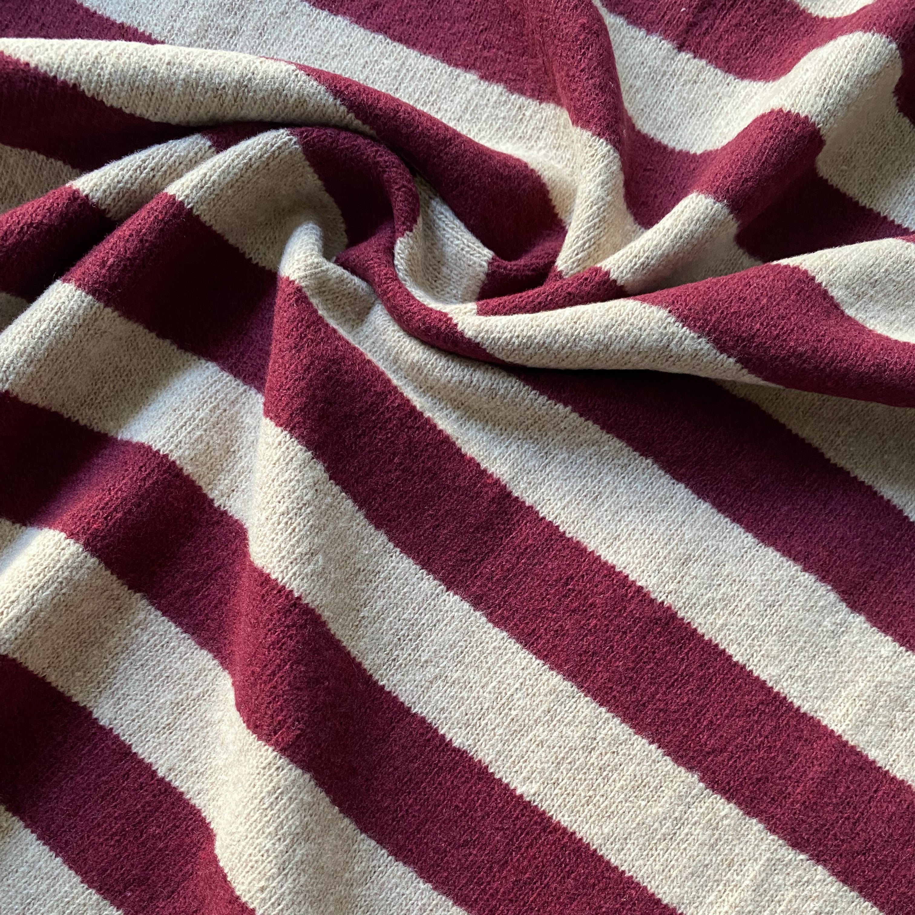 Non. 1035 Maille douce beige rayures rouge vin