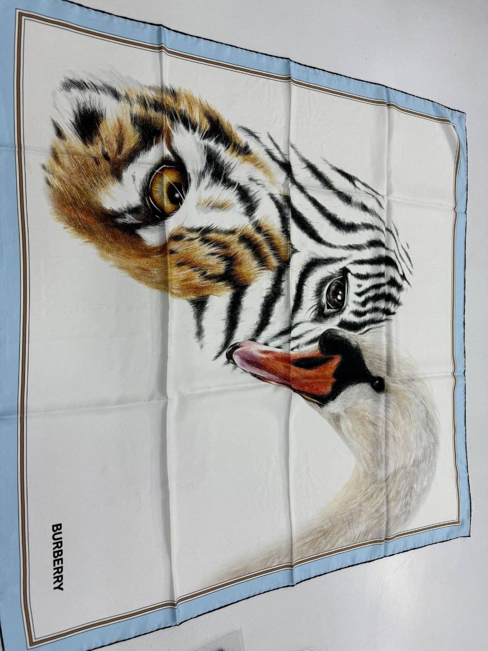 17 Seidenschal Burbe**y 90x90