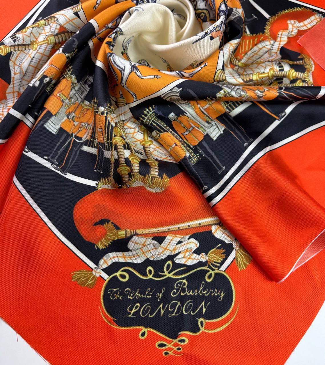 No. 1970 Seidentuch 85 x 85 cm Burb***y rot