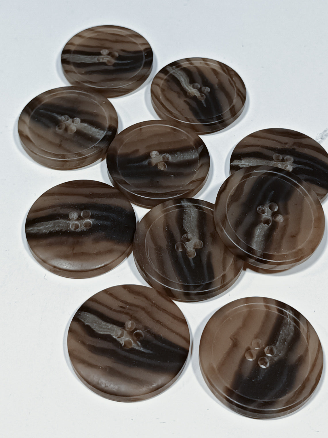 Boutons en corne recyclée marron clair 25 mm