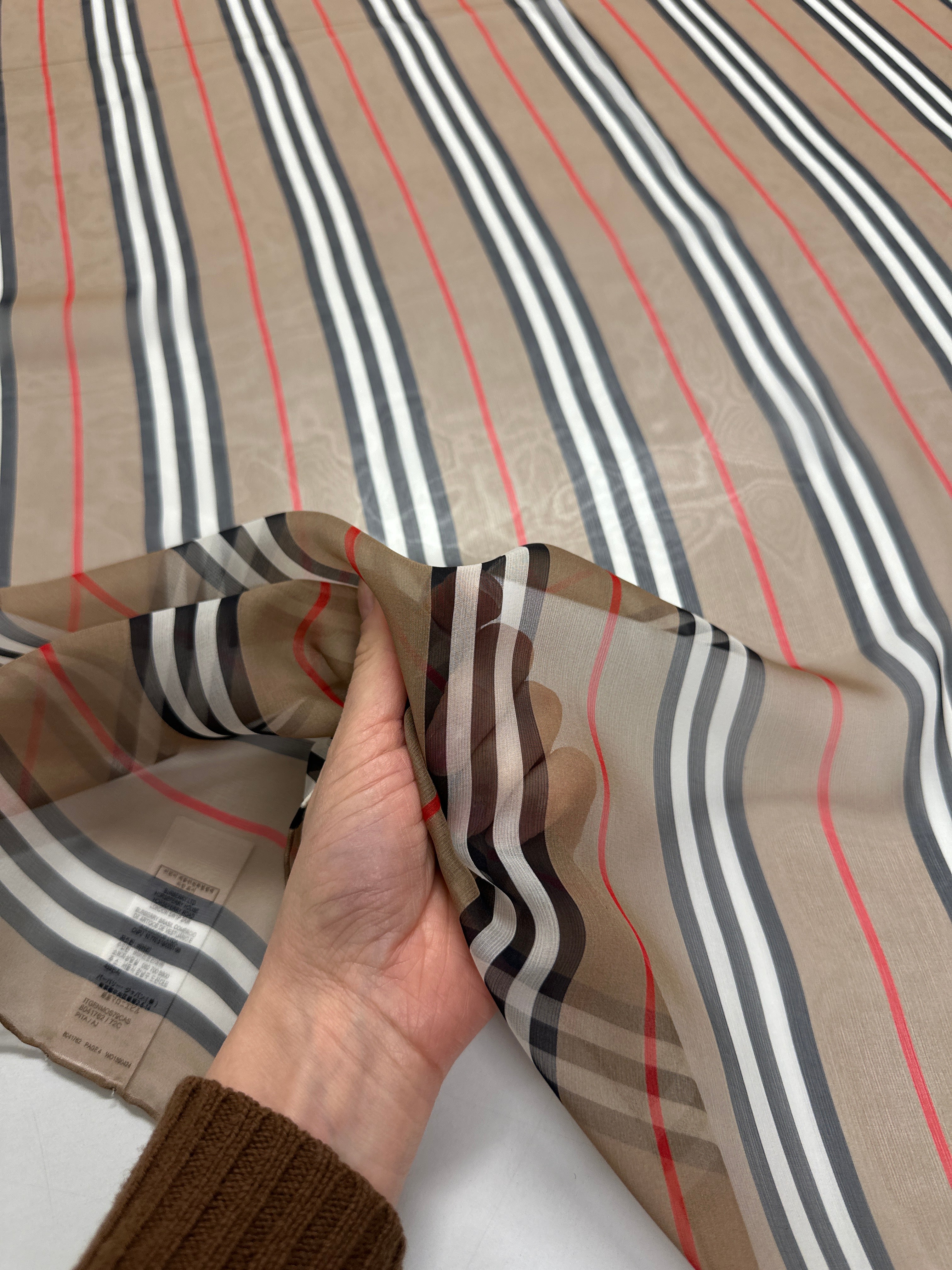 6 Seidenschal Burbe**y 90x90