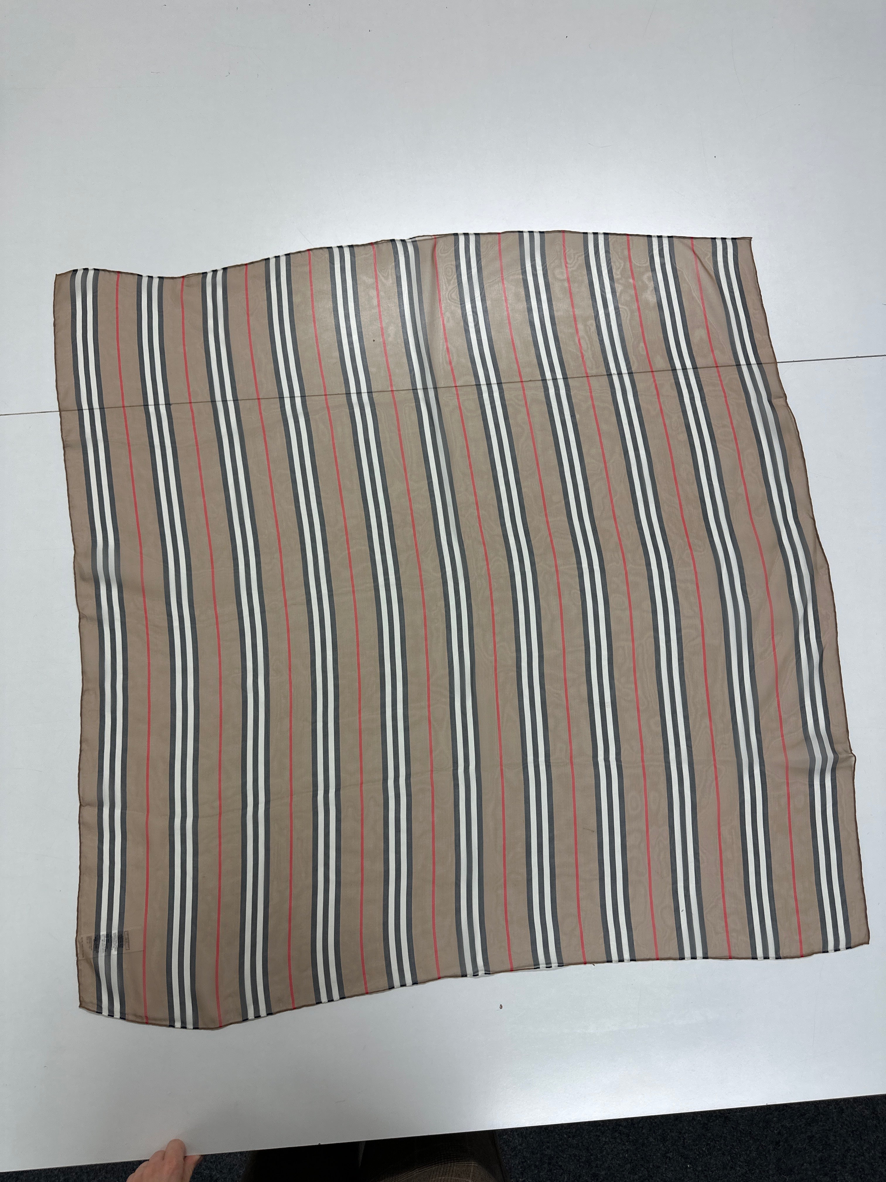 6 Seidenschal Burbe**y 90x90