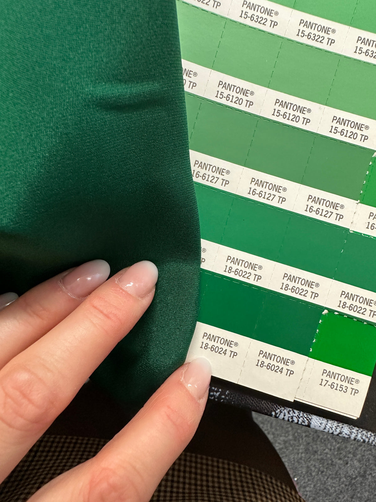 No. 2154 Seidensatin Stretch grün