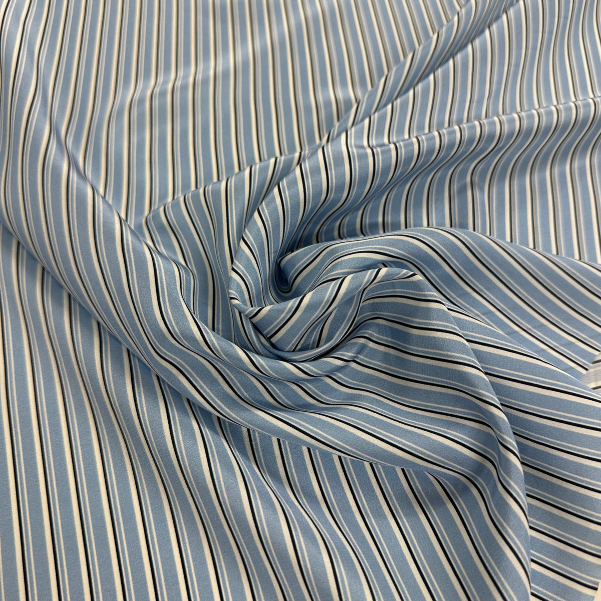 No. 2155 Seide gestreift blau