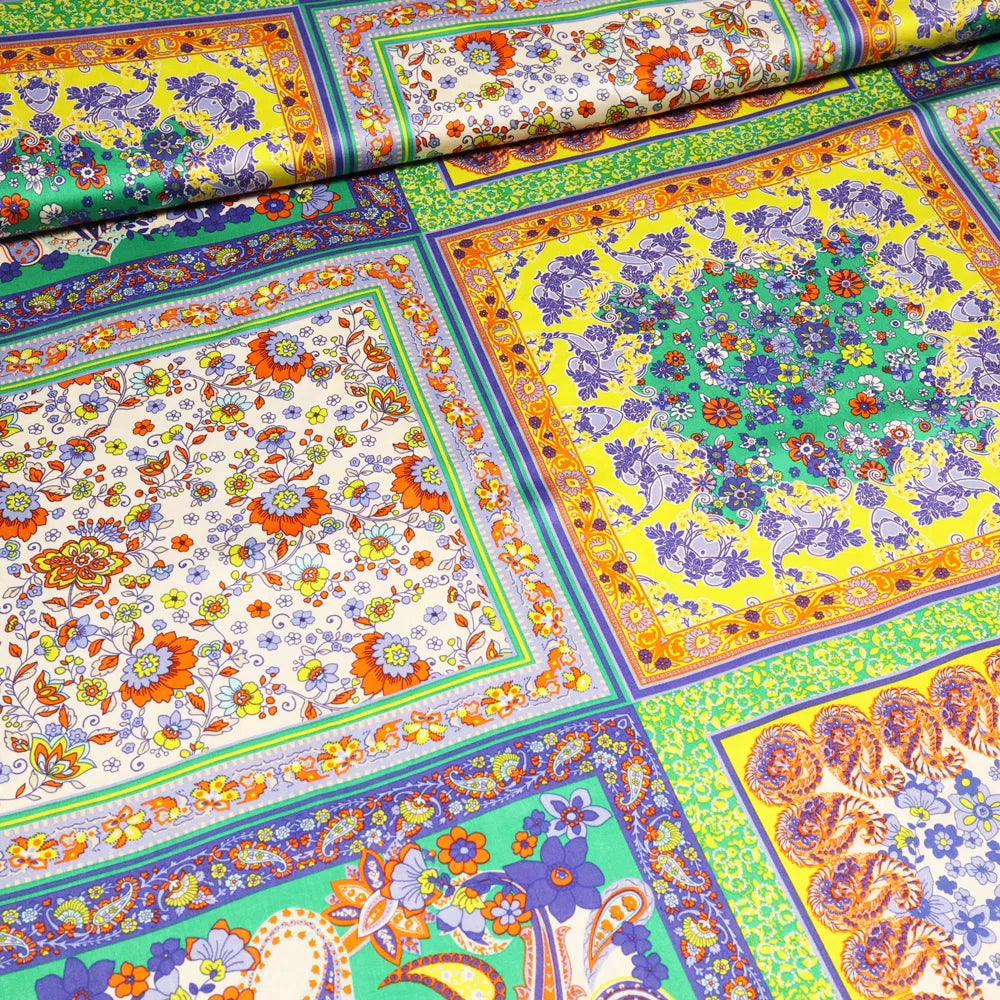No. 1786 Viskose Satin Paisley & Blumen