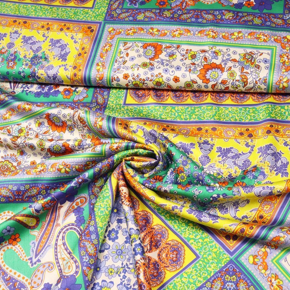 No. 1786 Viskose Satin Paisley & Blumen