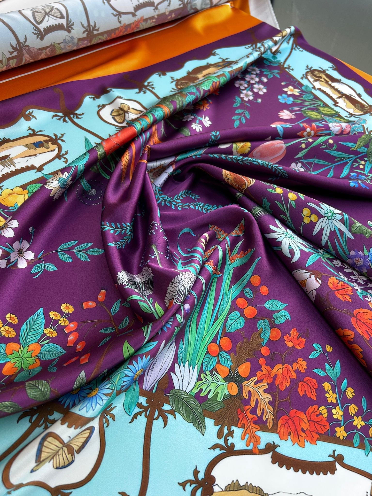 Seidenpanel lila Blumen 130 x 130 Gu**i