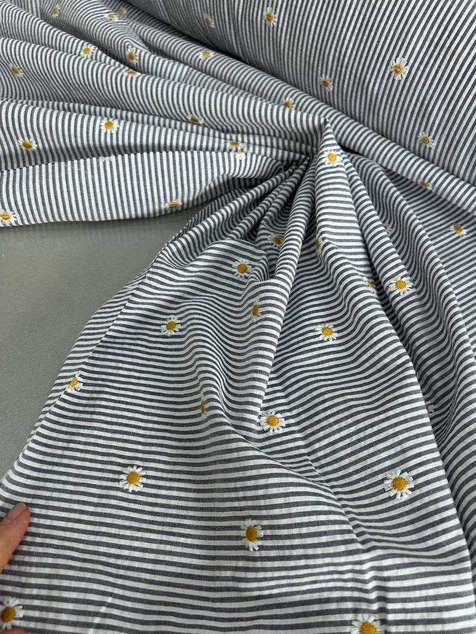 No. 1936 Baumwoll-Seersucker mit Stickerei