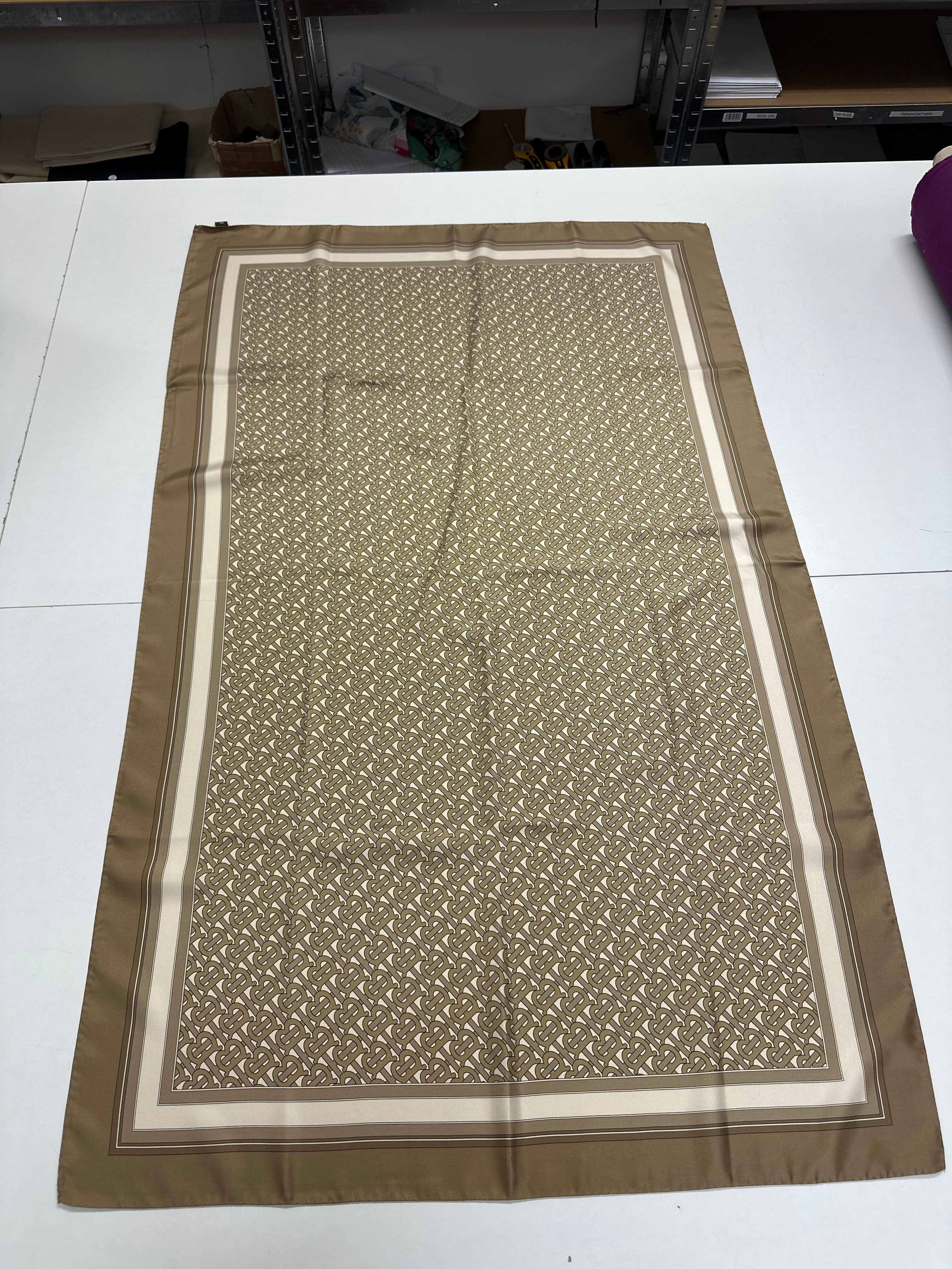 15 Seidenschal Burbe**y 140x90