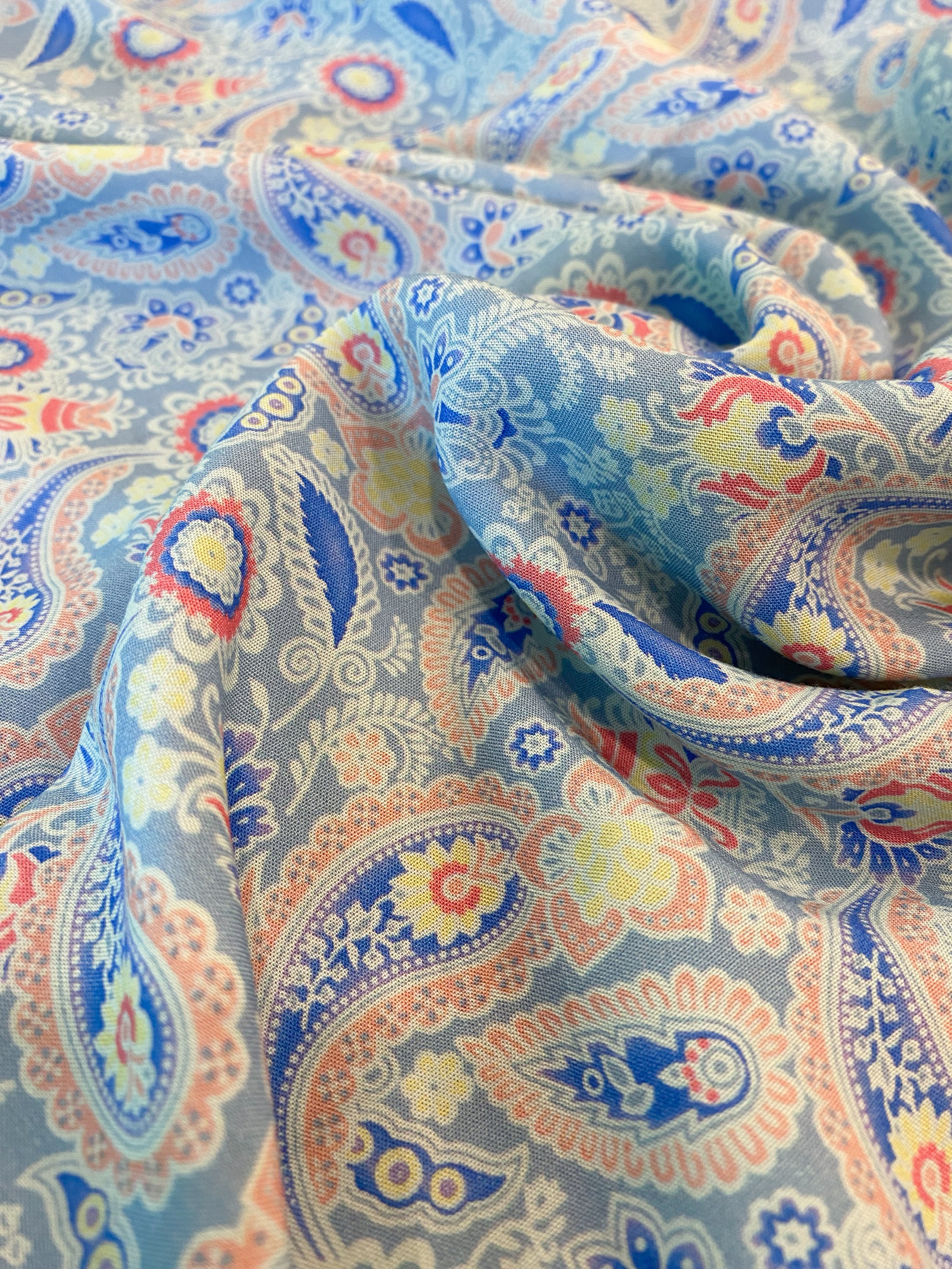 No. 916 Viskose Paisley Print hellblau