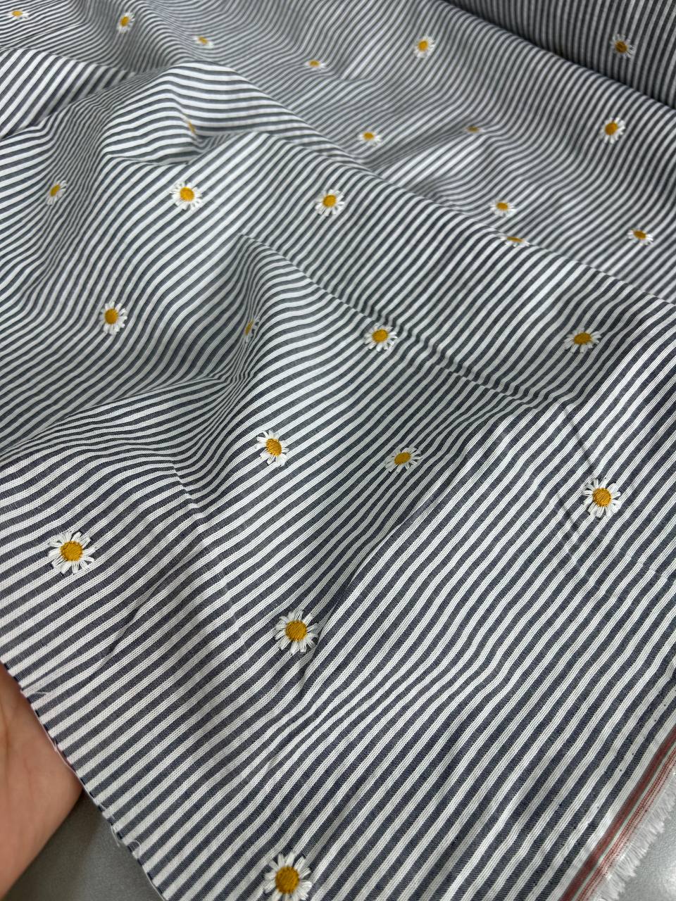 No. 1936 Baumwoll-Seersucker mit Stickerei