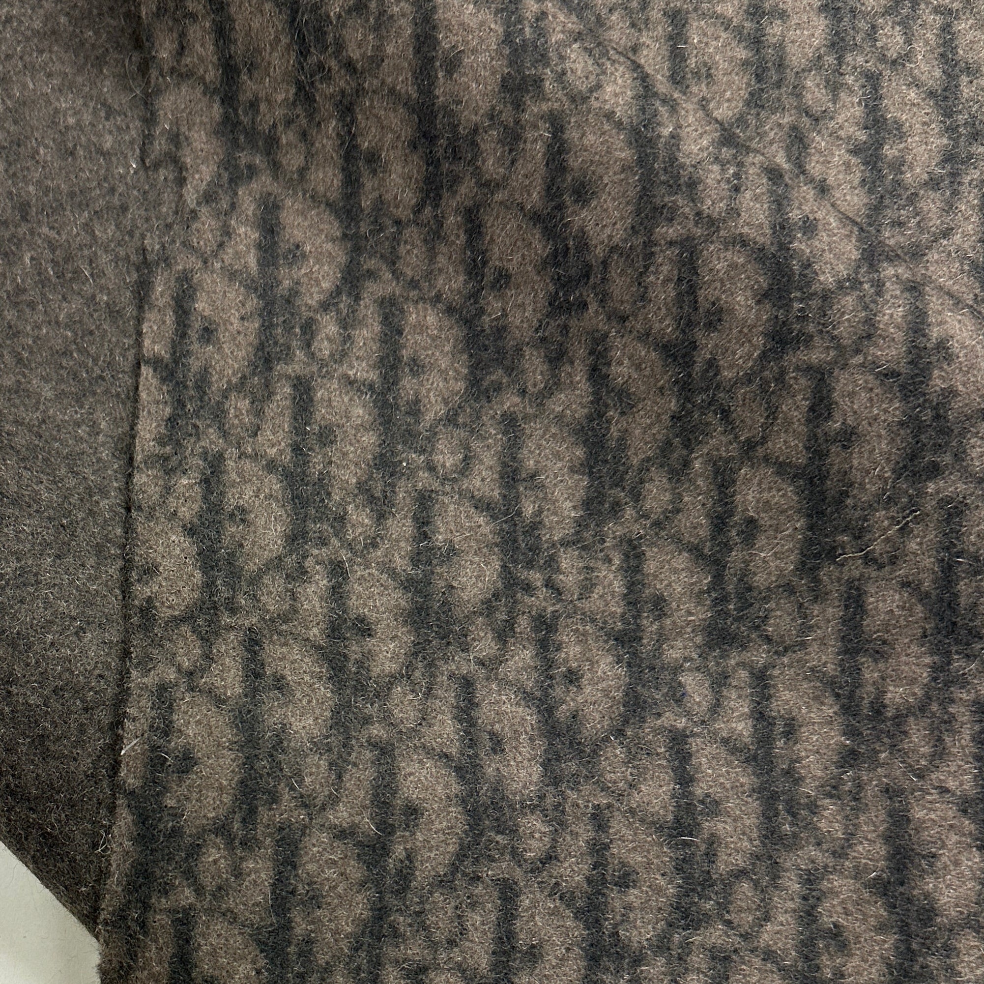 No. 1872 Doubleface chocolate Kaschmir D*or