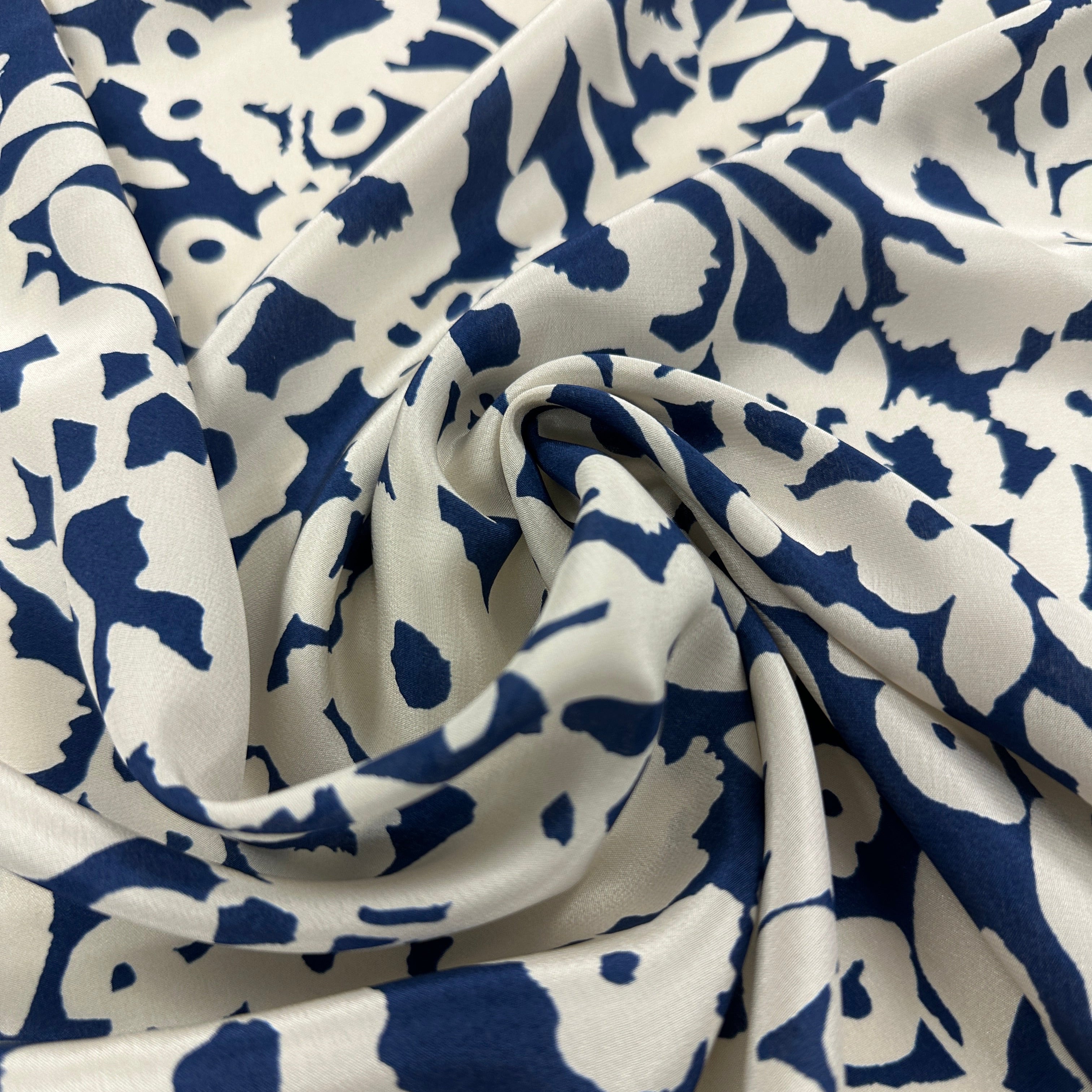 No. 2046 Seidencrepe blau weiß
