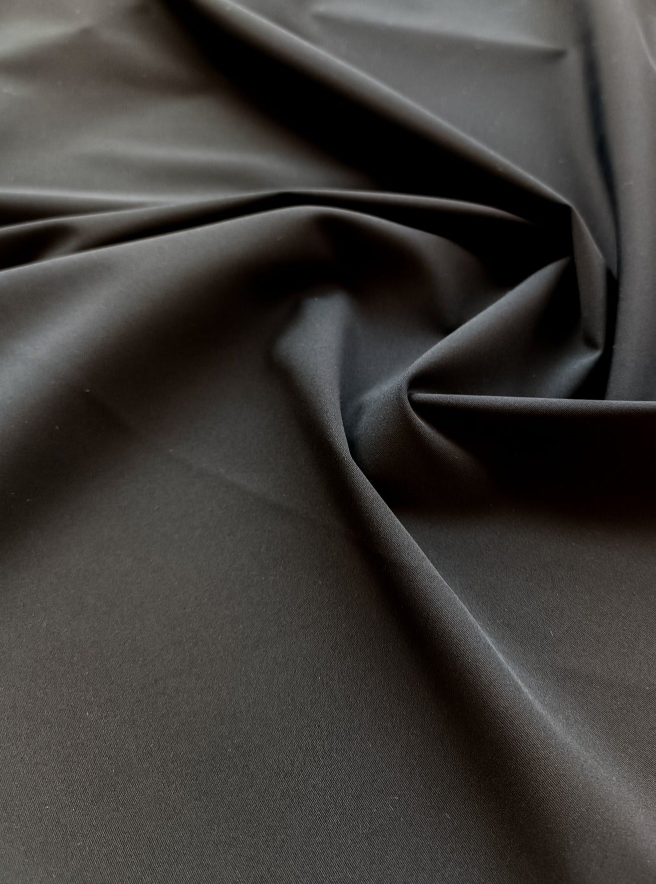 Tissu ECONYL® en noir / différentes longueurs