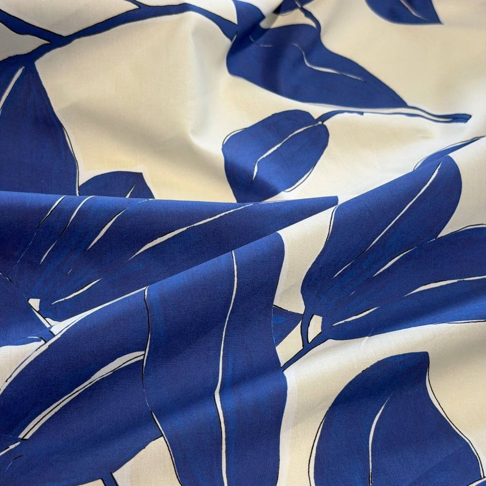 No. 2103 Poplin Blätter Blau/Ecru