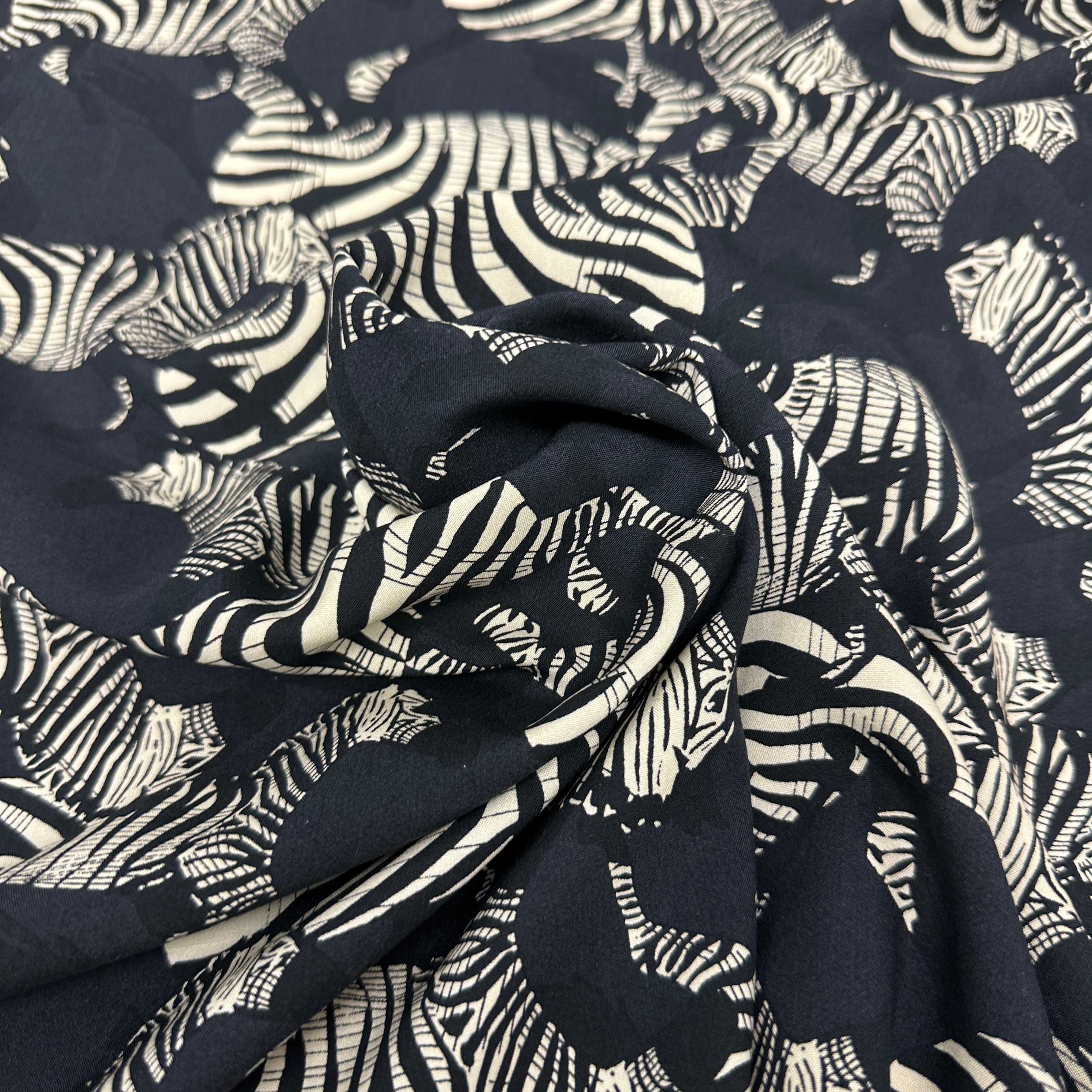 No. 1657 bedruckter Viskose Zebras