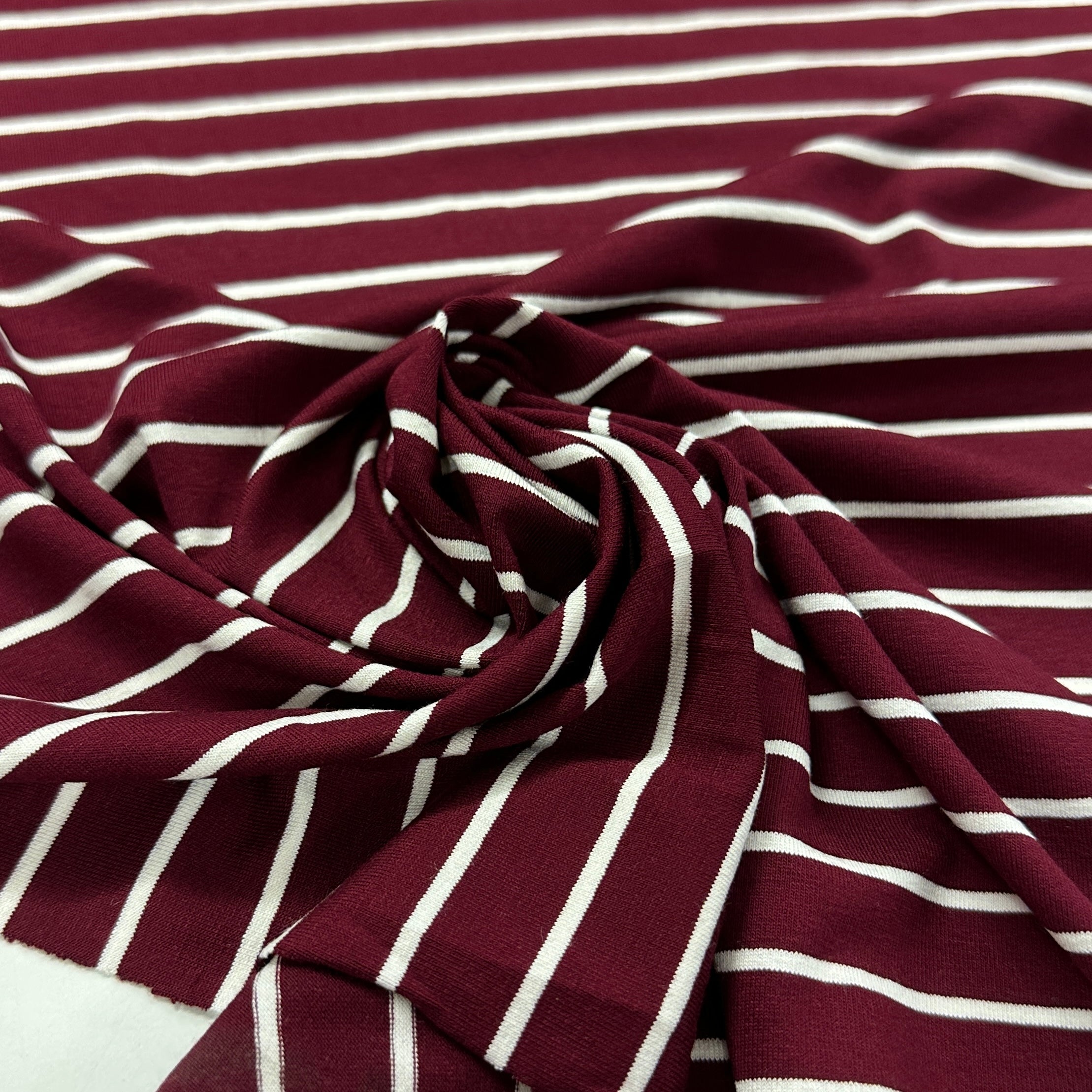 No. 1731 Viskosejersey burgundy gestreift