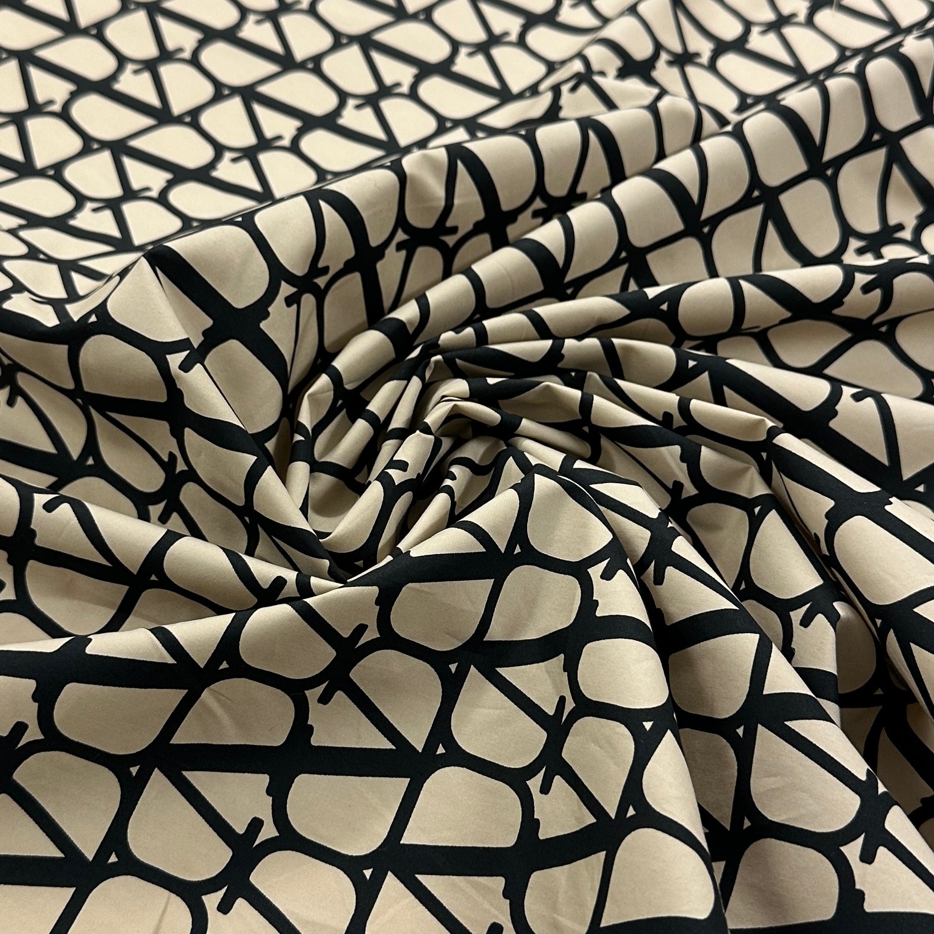 O7F4S - Poplin Print beige schwarz Valentin*