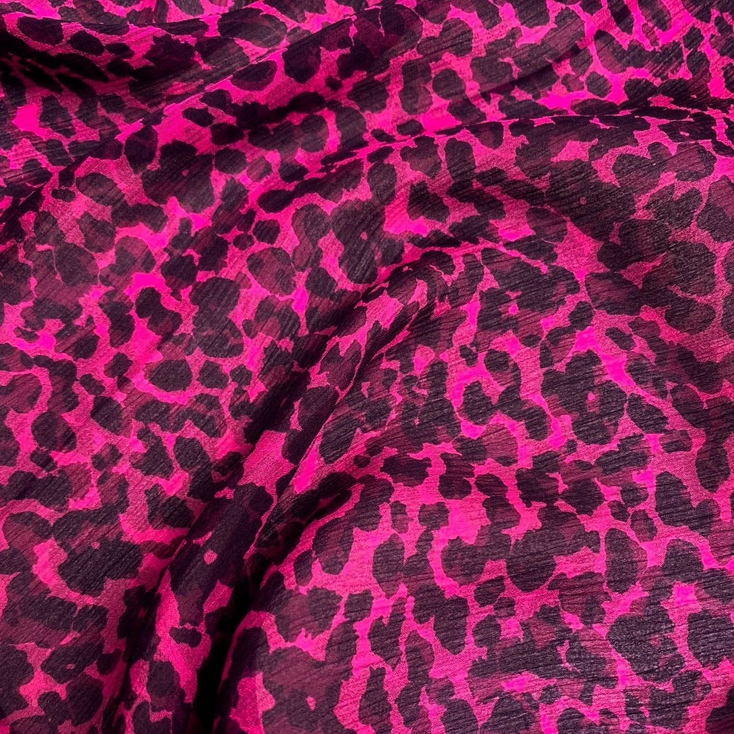 No. 1116 Seide mit Tupfen Print fuchsia