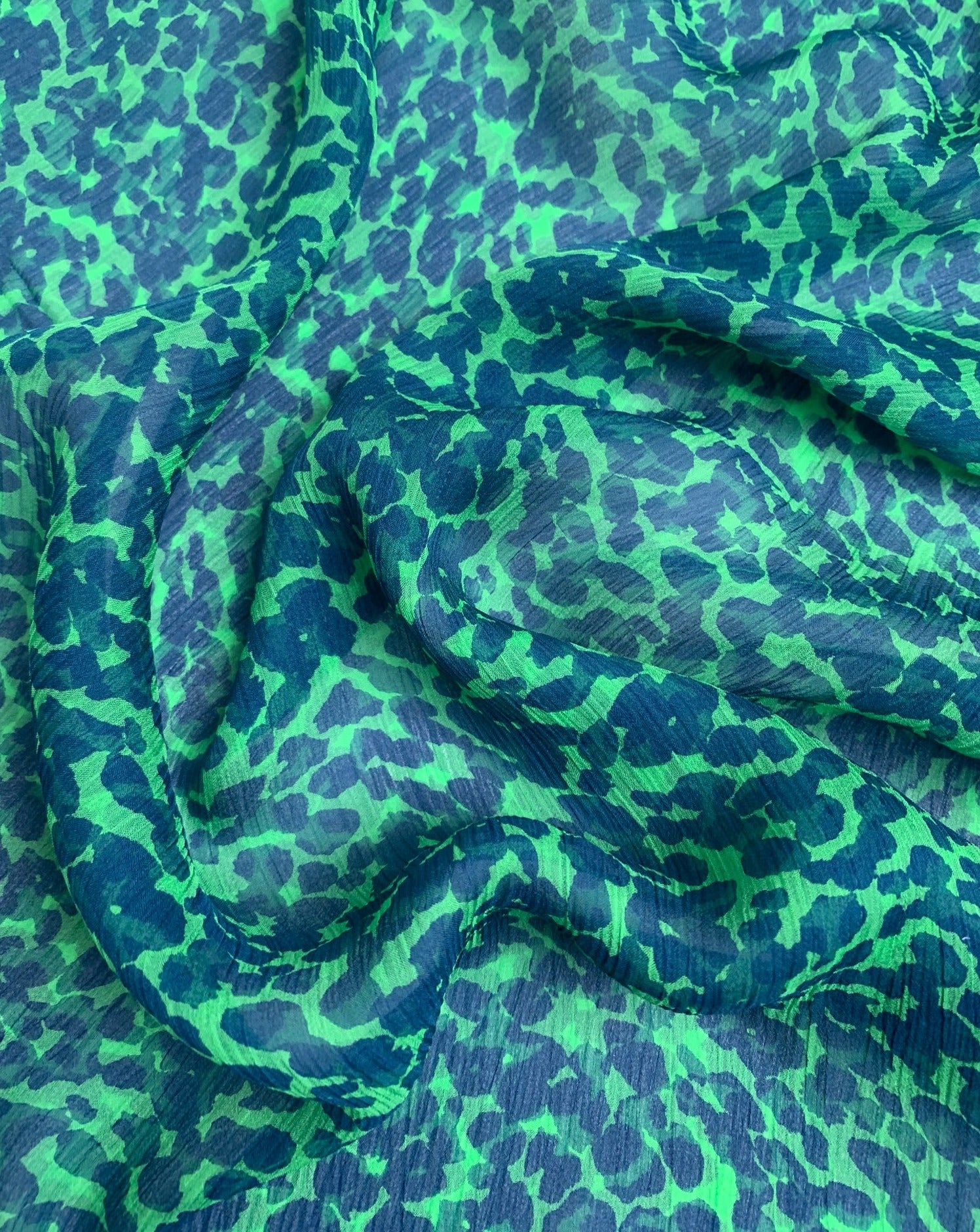 No. 1078 green silk with blue polka dots