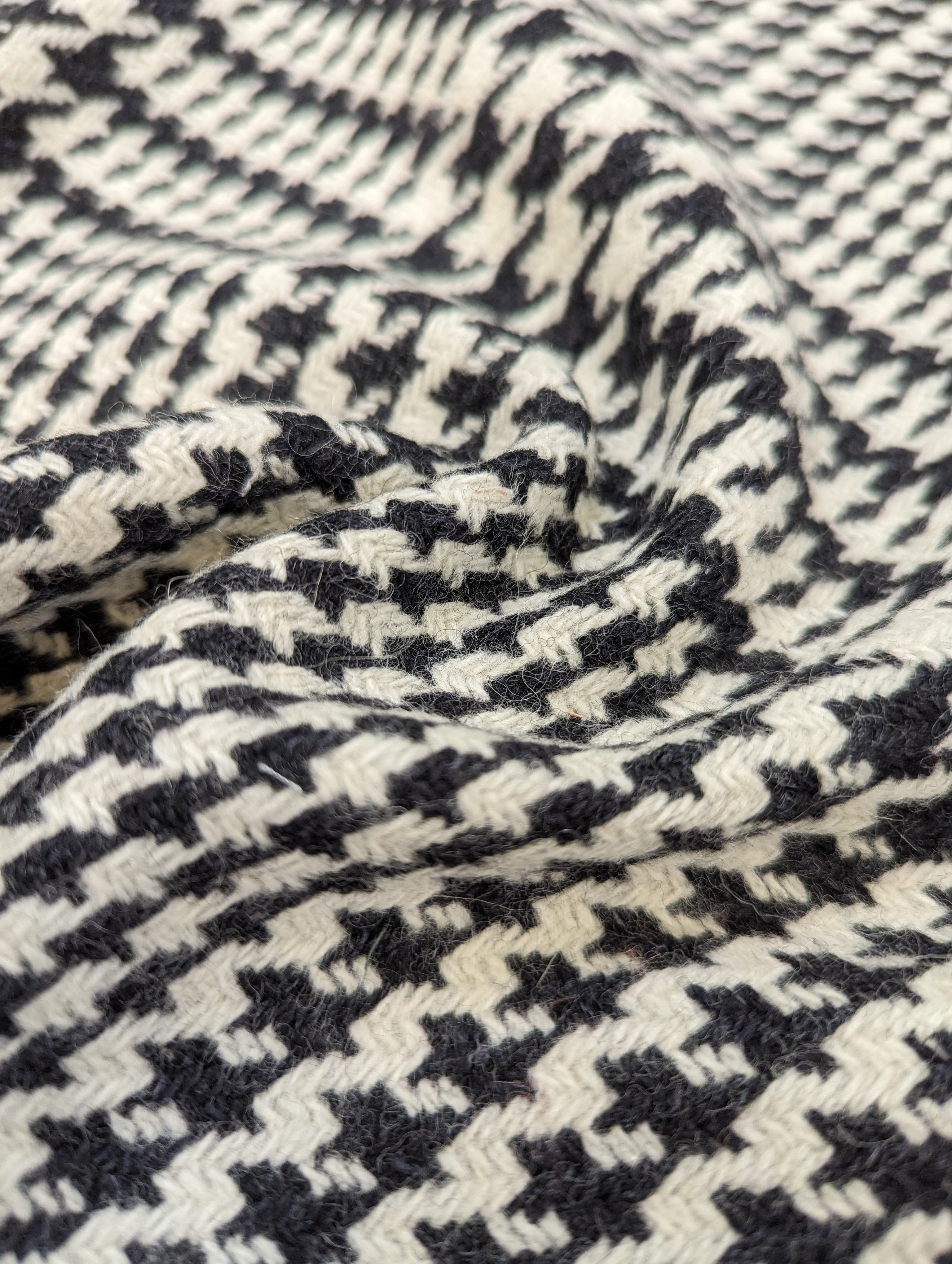 No. 988 Wool fabric Glencheck black/white