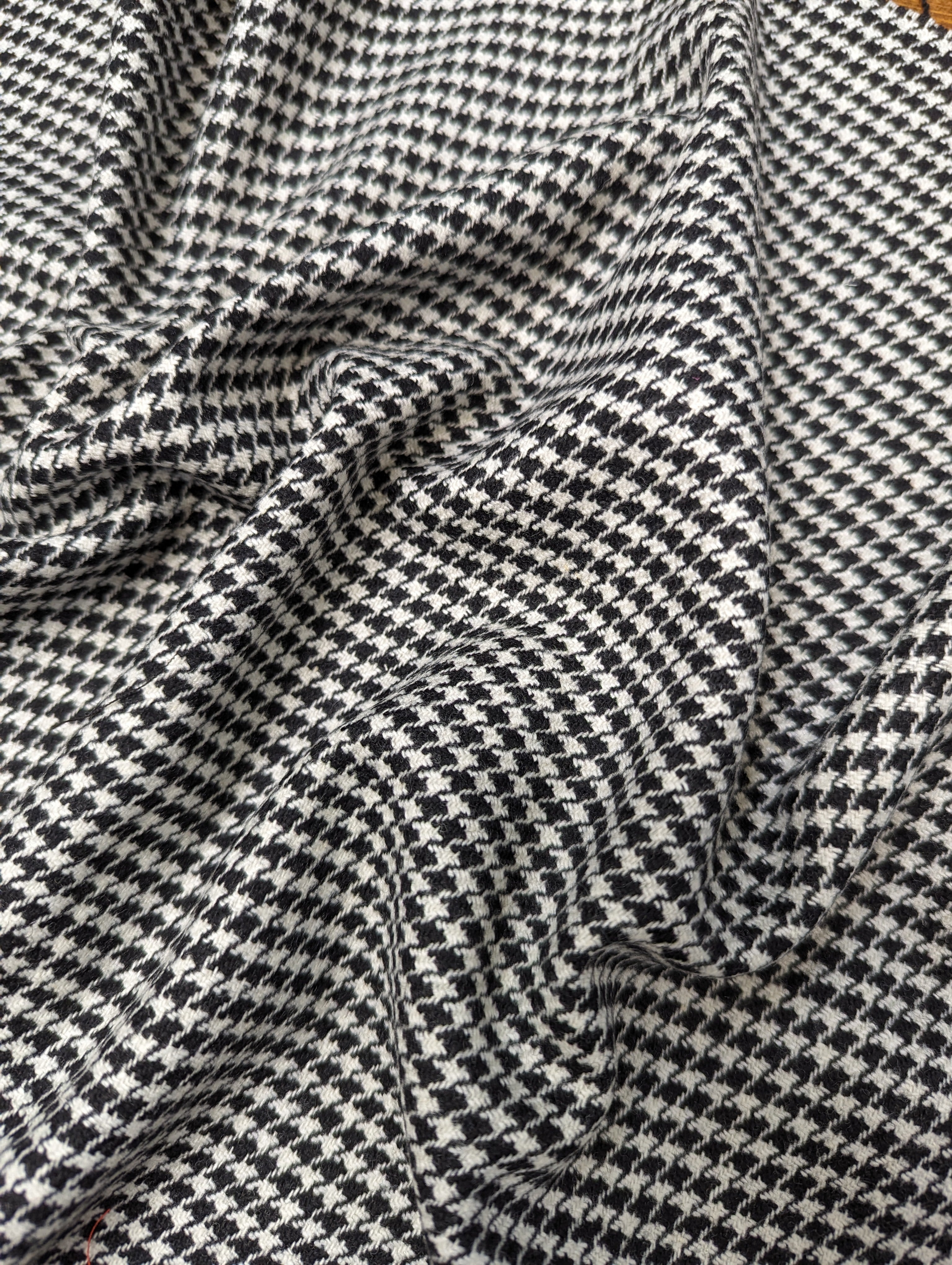 Non. Tissu laine pied de poule 989 / 1,9 m