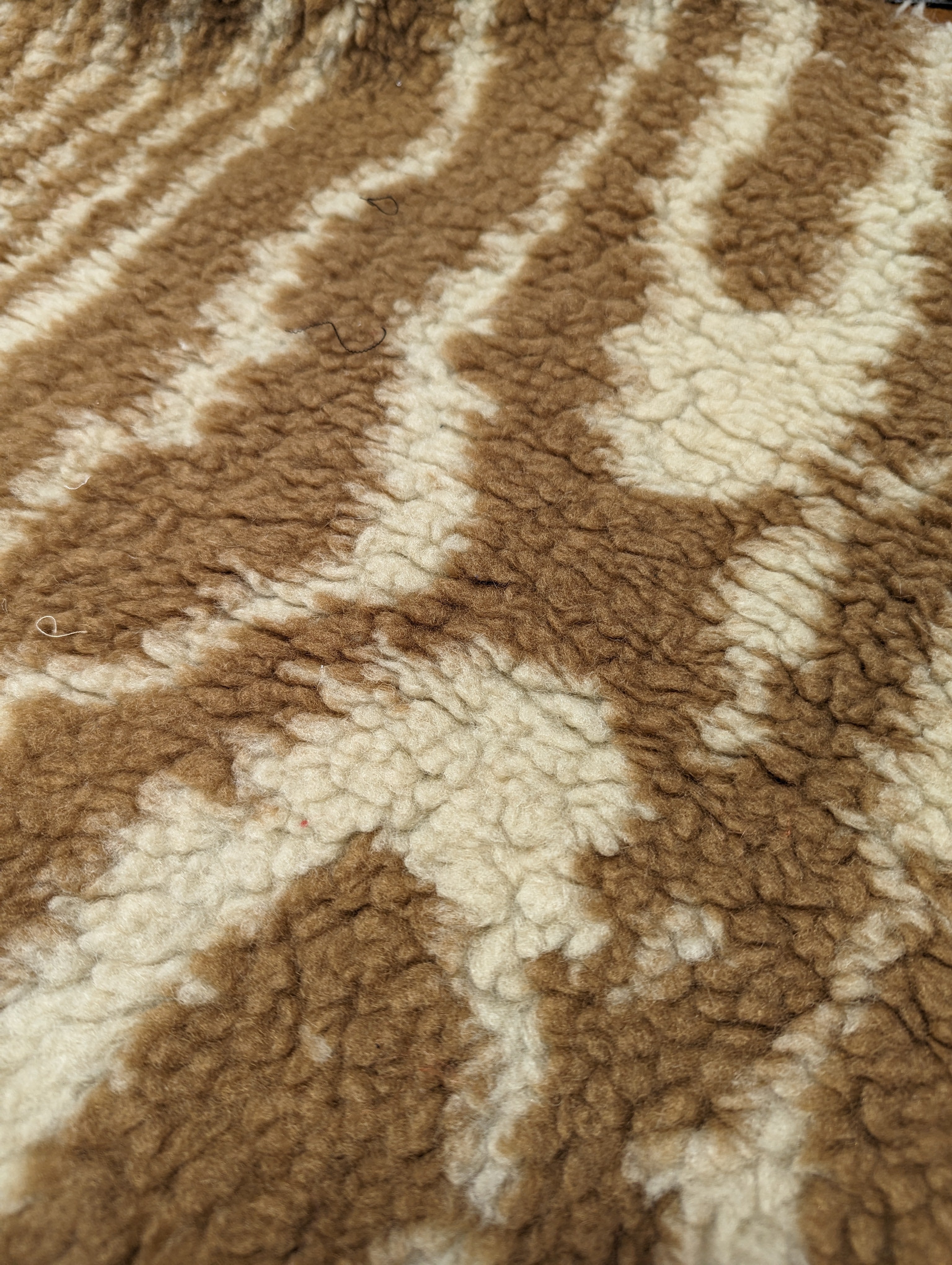 No. 1004 Wollteddy Swirls beige