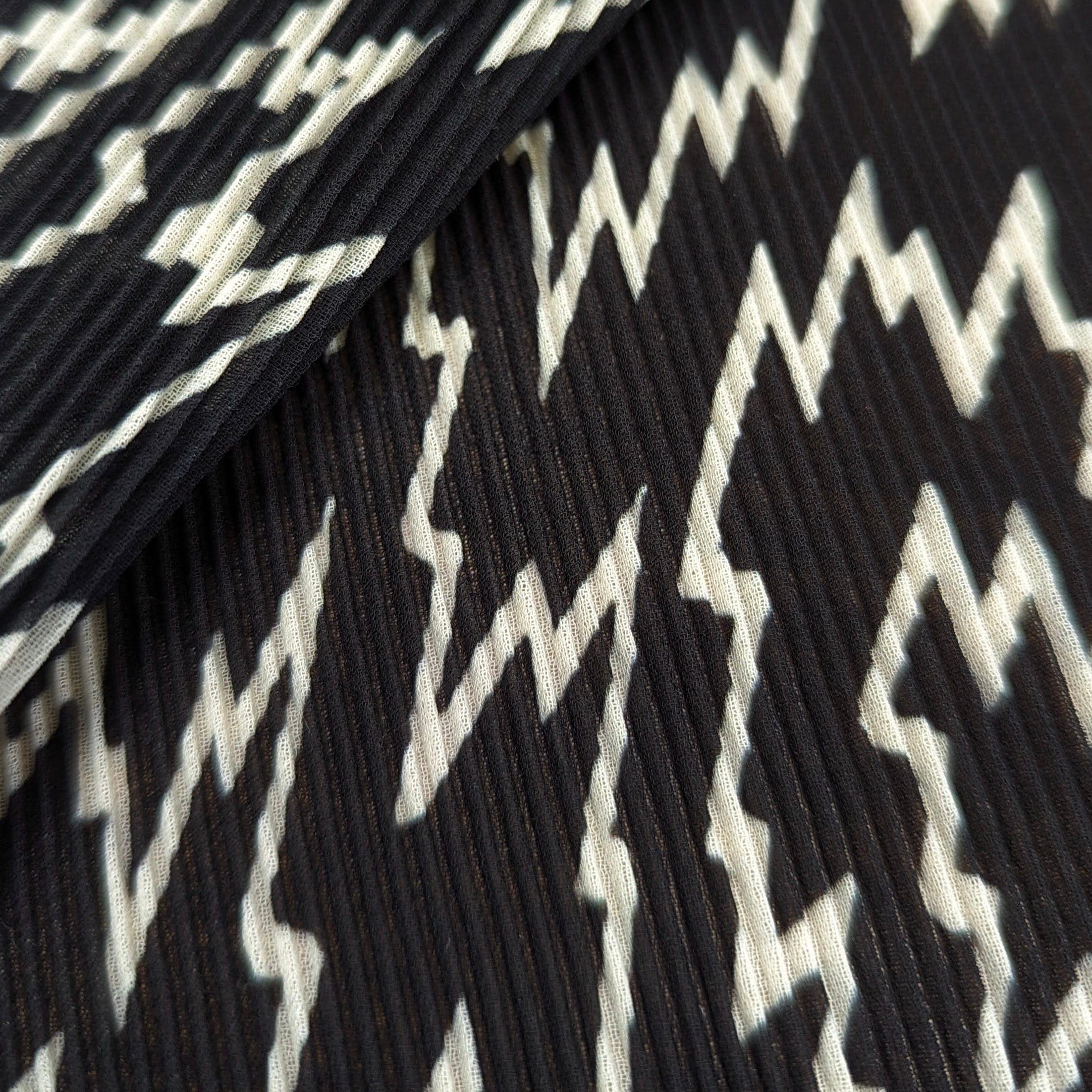 No. 1275 pleated blind with print black and white