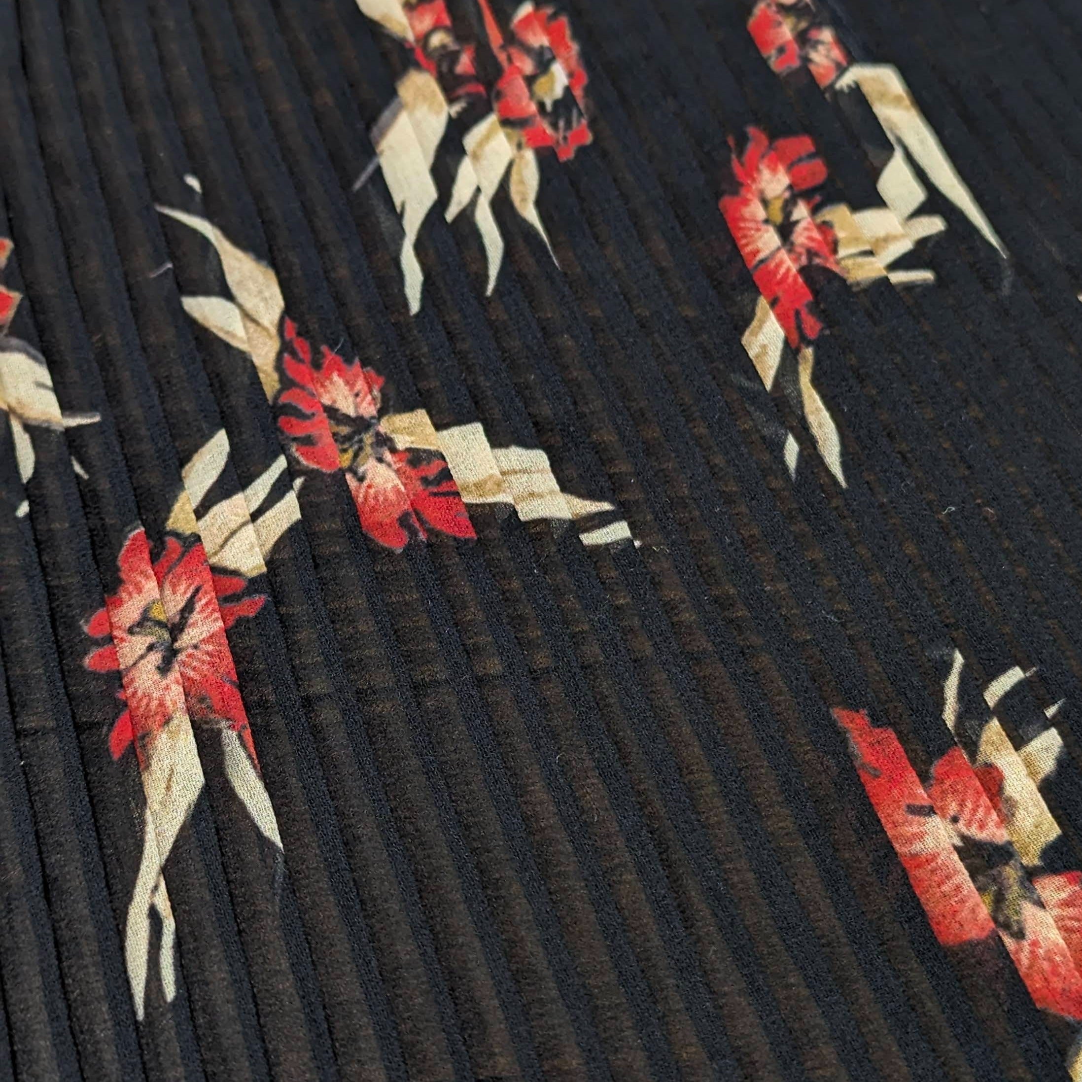 No. 1277 wide pleated blind with flowers black