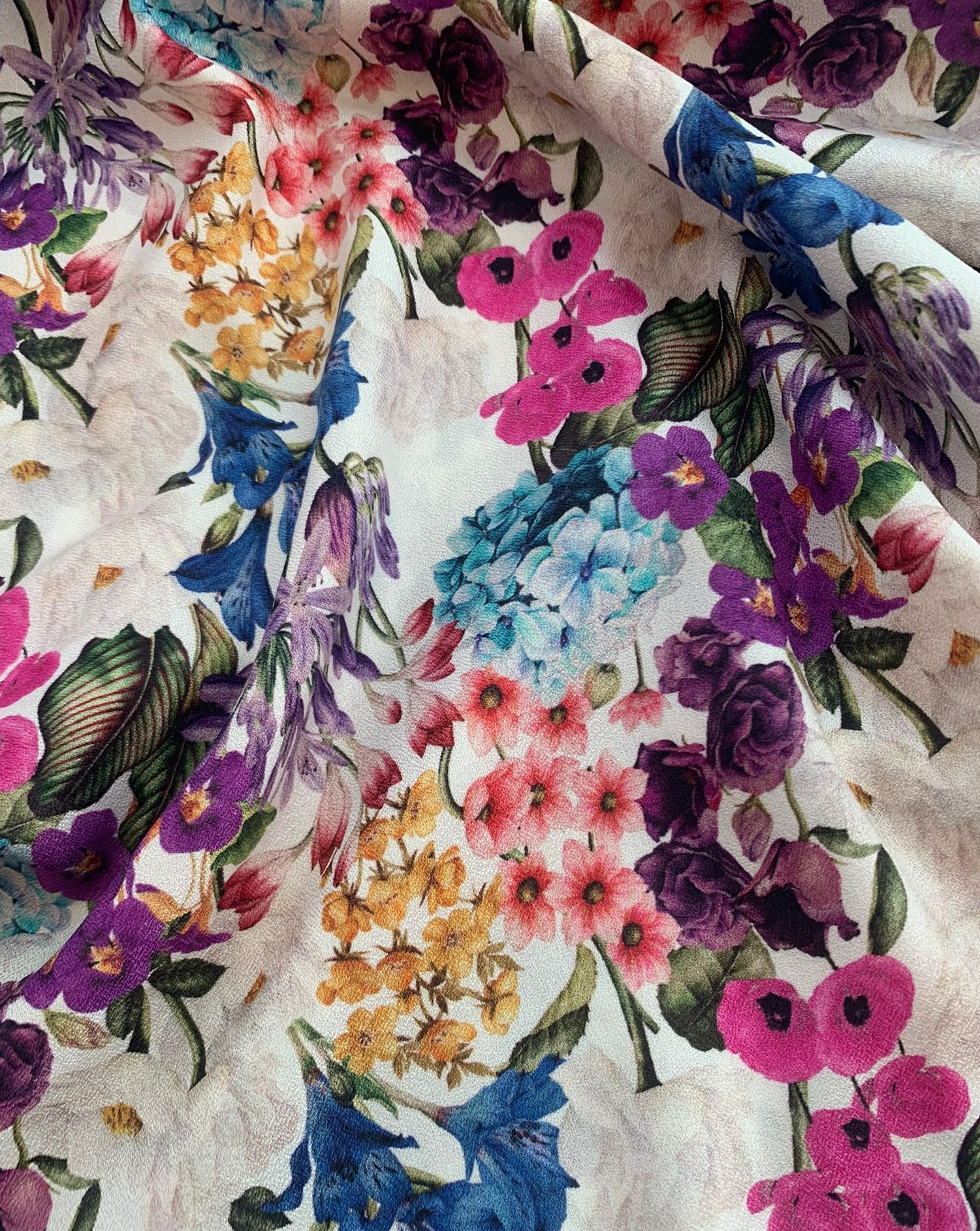 No. 915 Viskose Crepe mit Blumenprint