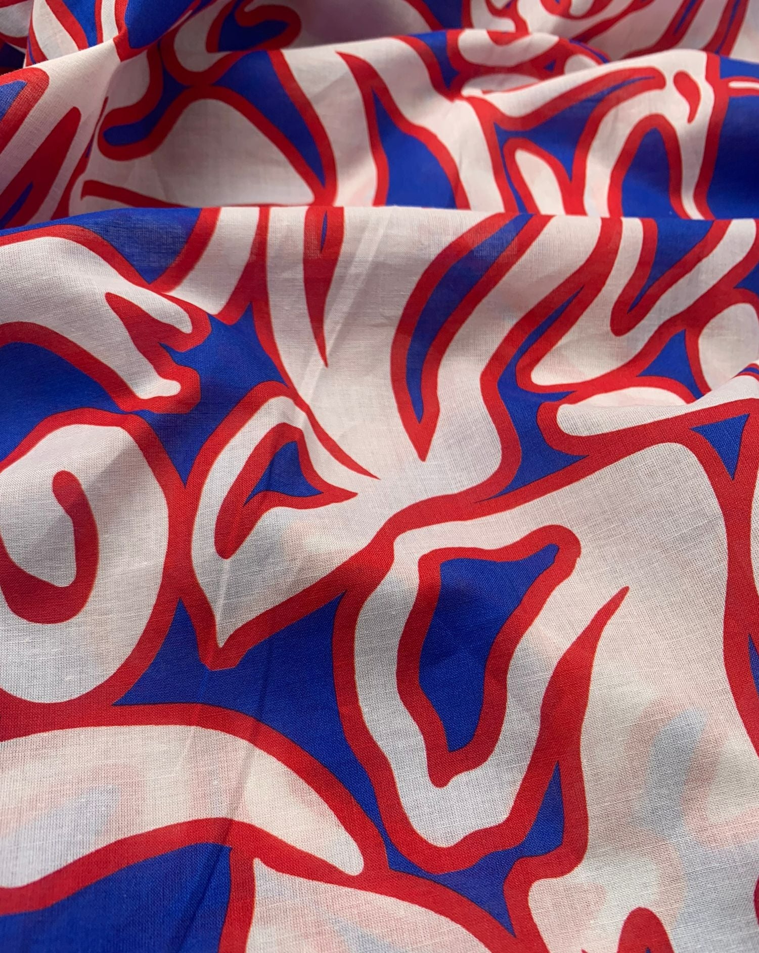 No. 846 cotton with abstract pattern blue red