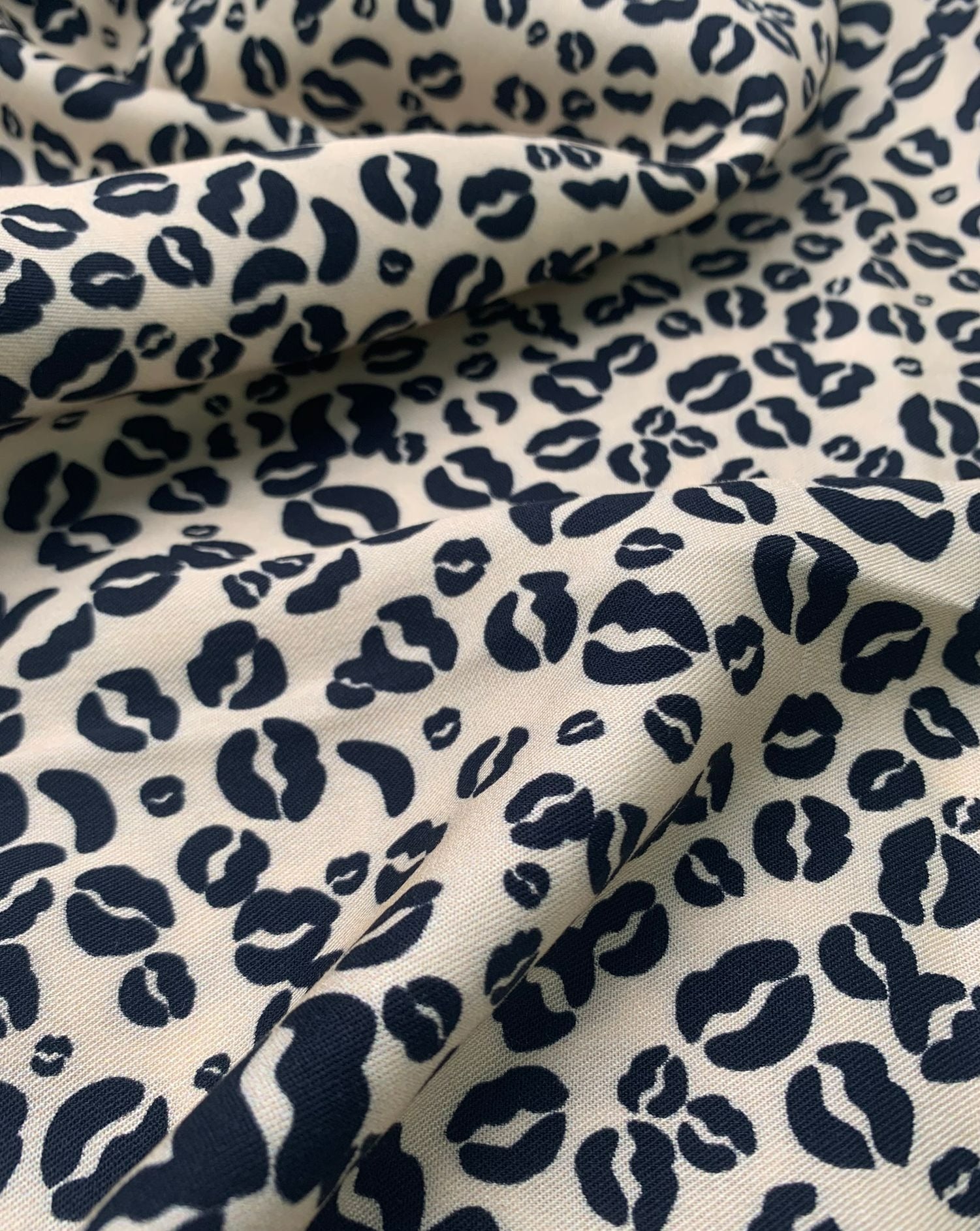 No. 848 viscose kiss print