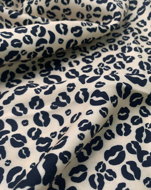 No. 848 viscose kiss print