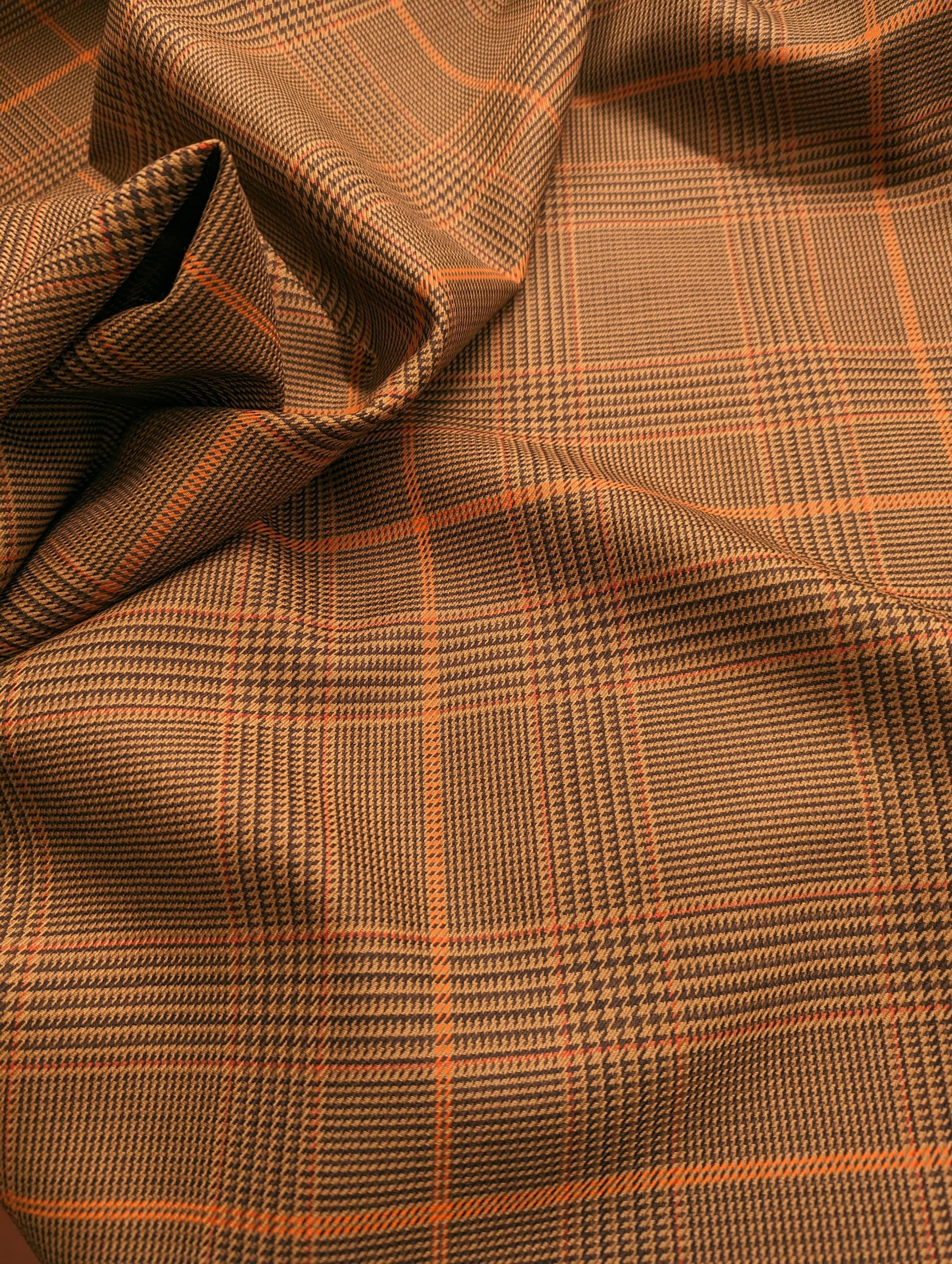 No. 1073 Luxurious wool fabric with a checked pattern