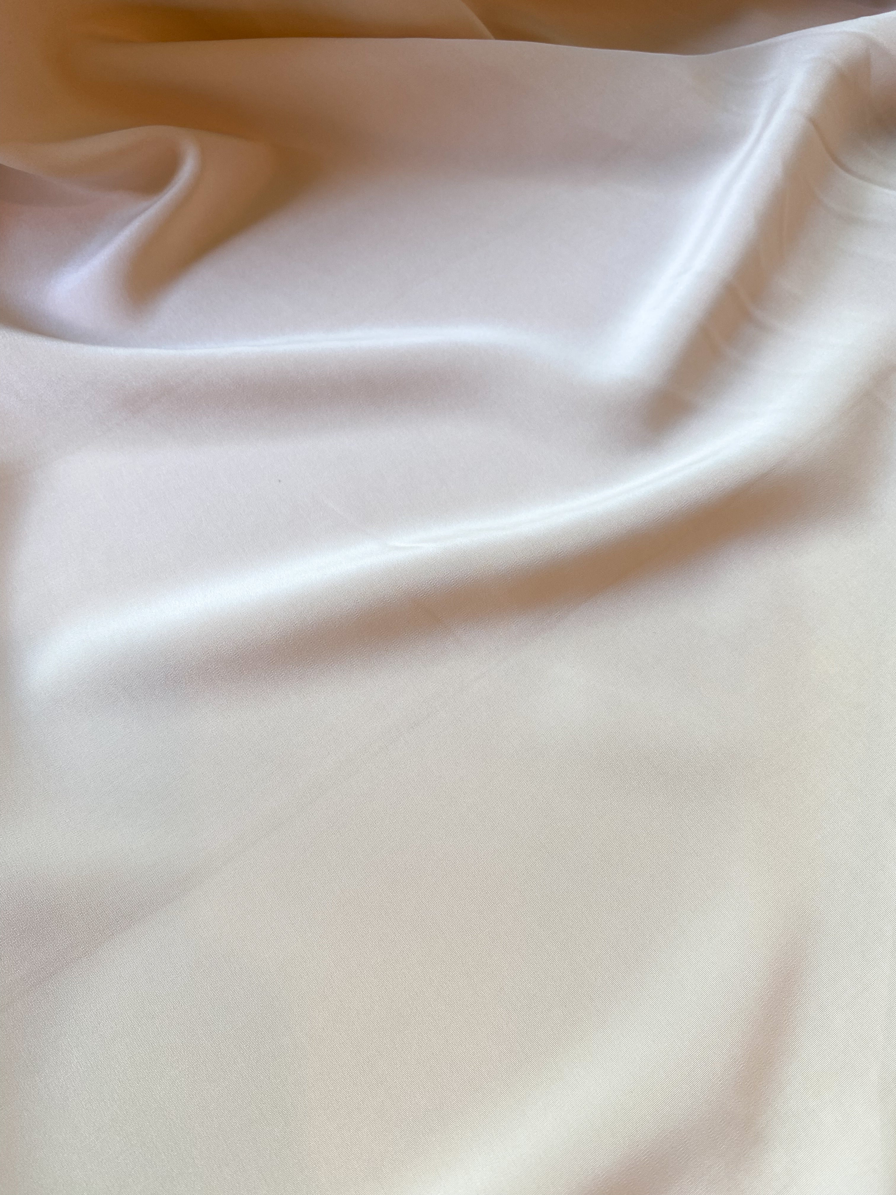 No. 830 Leichter Stoff creme