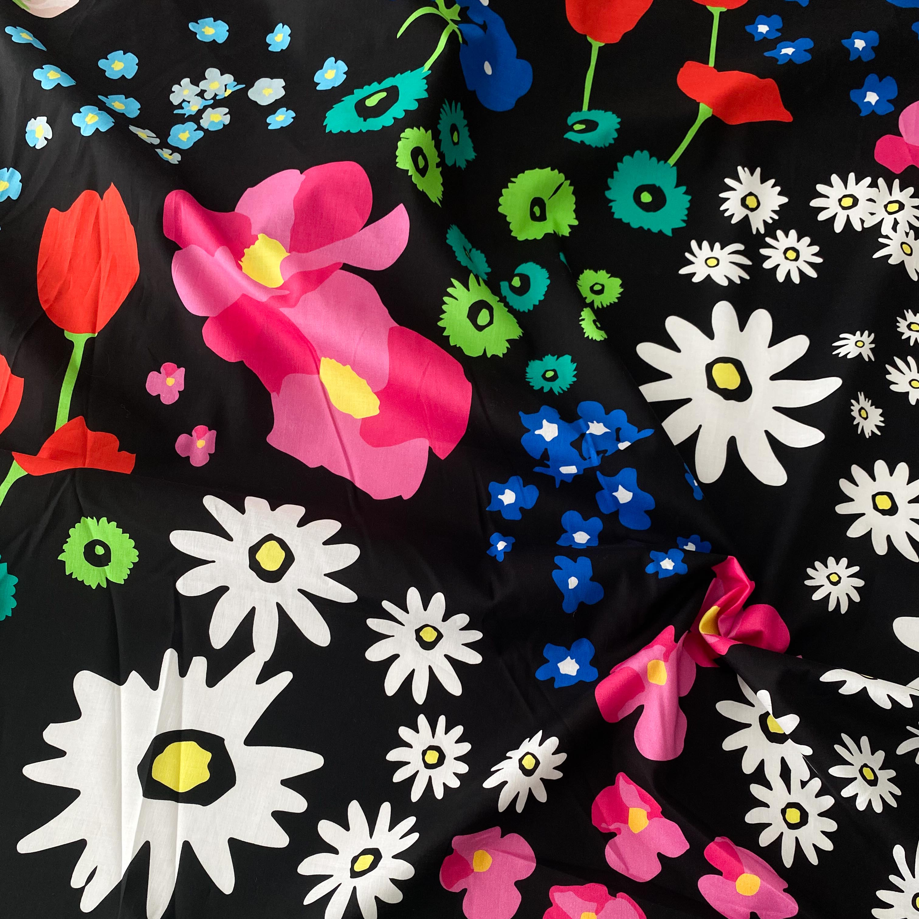No. 1366 Baumwolle Blumenprint schwarz