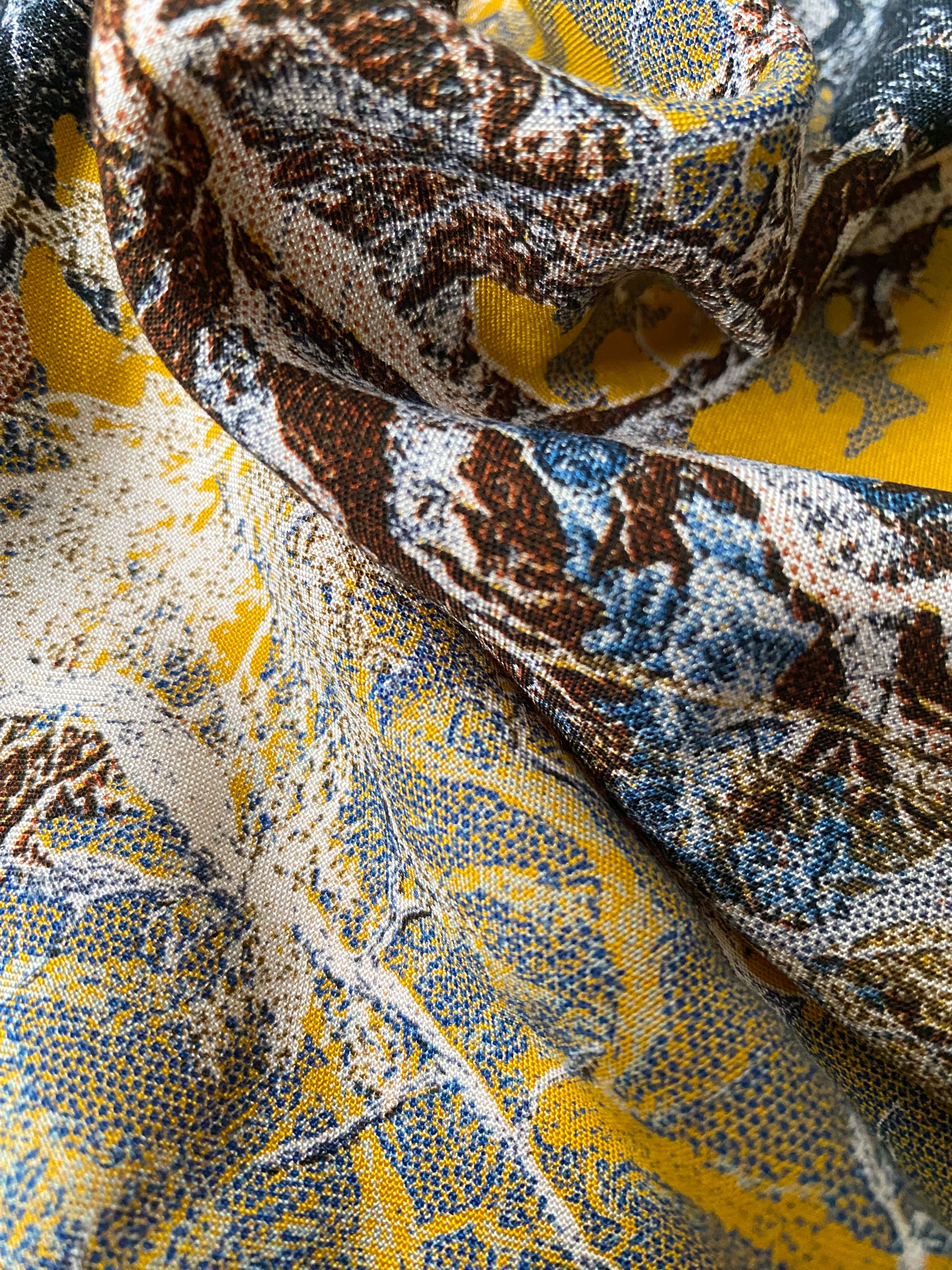 Non. Viscose 1061 avec imprimé abstrait